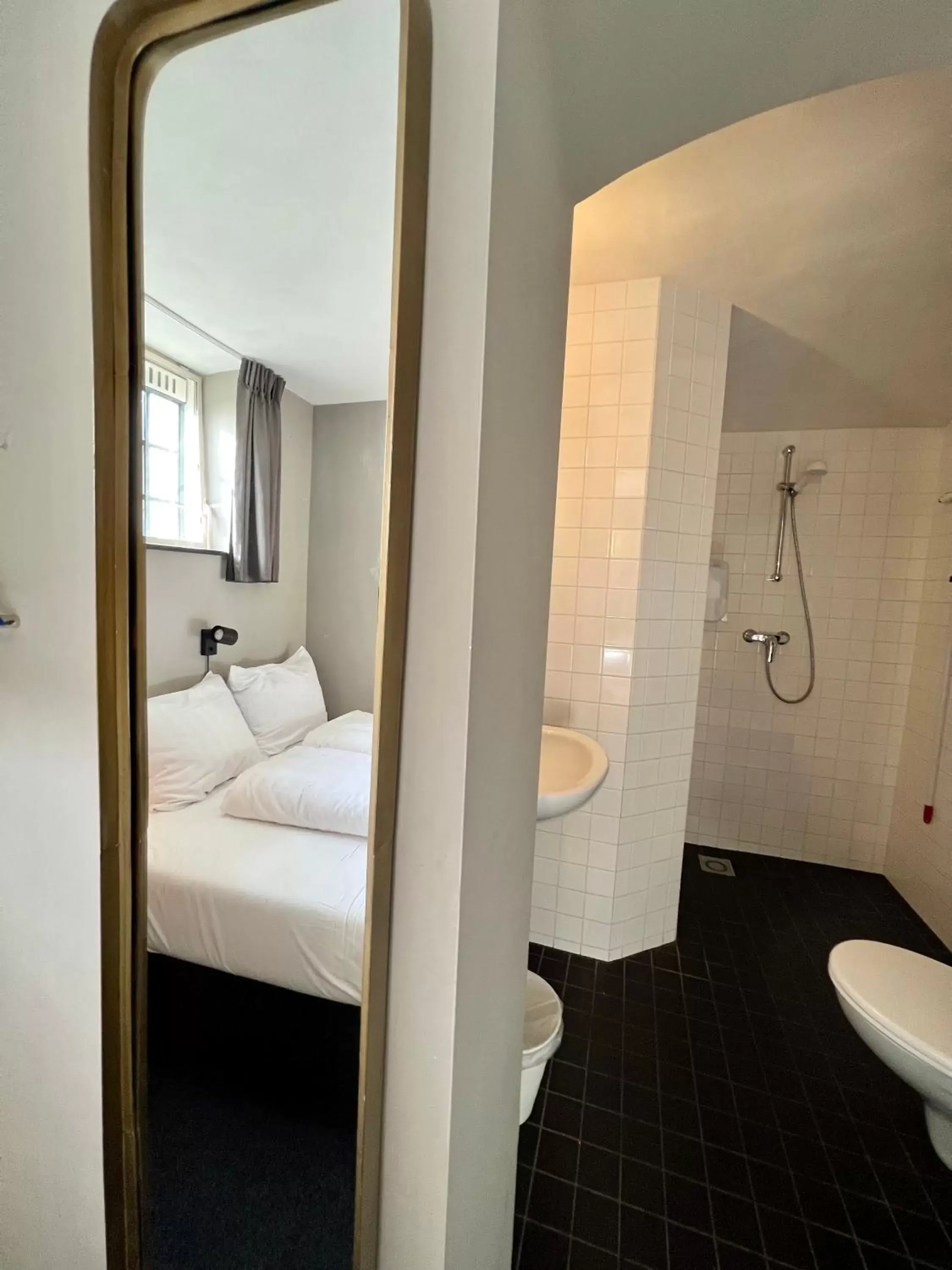 Bathroom in Hotel Oostereiland