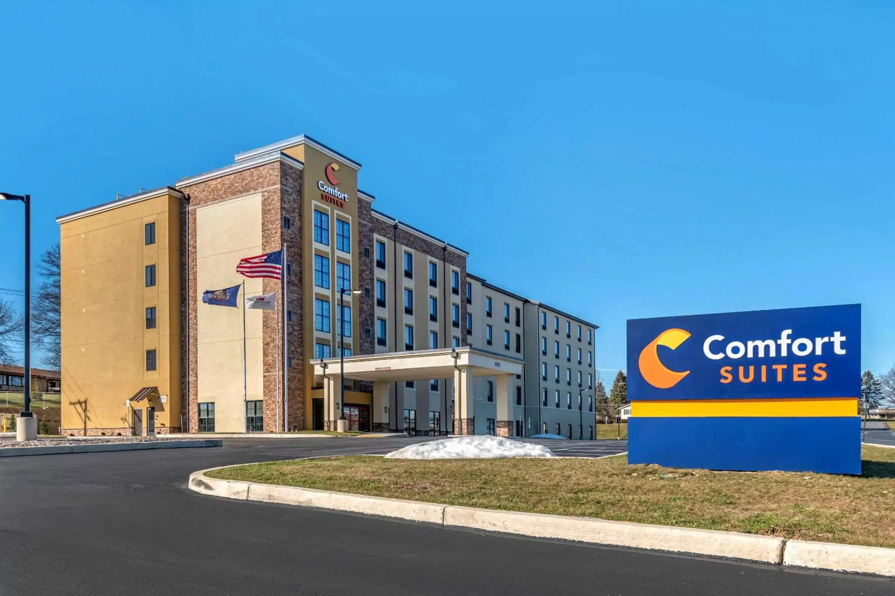 Property building in Comfort Suites Camp Hill-Harrisburg West