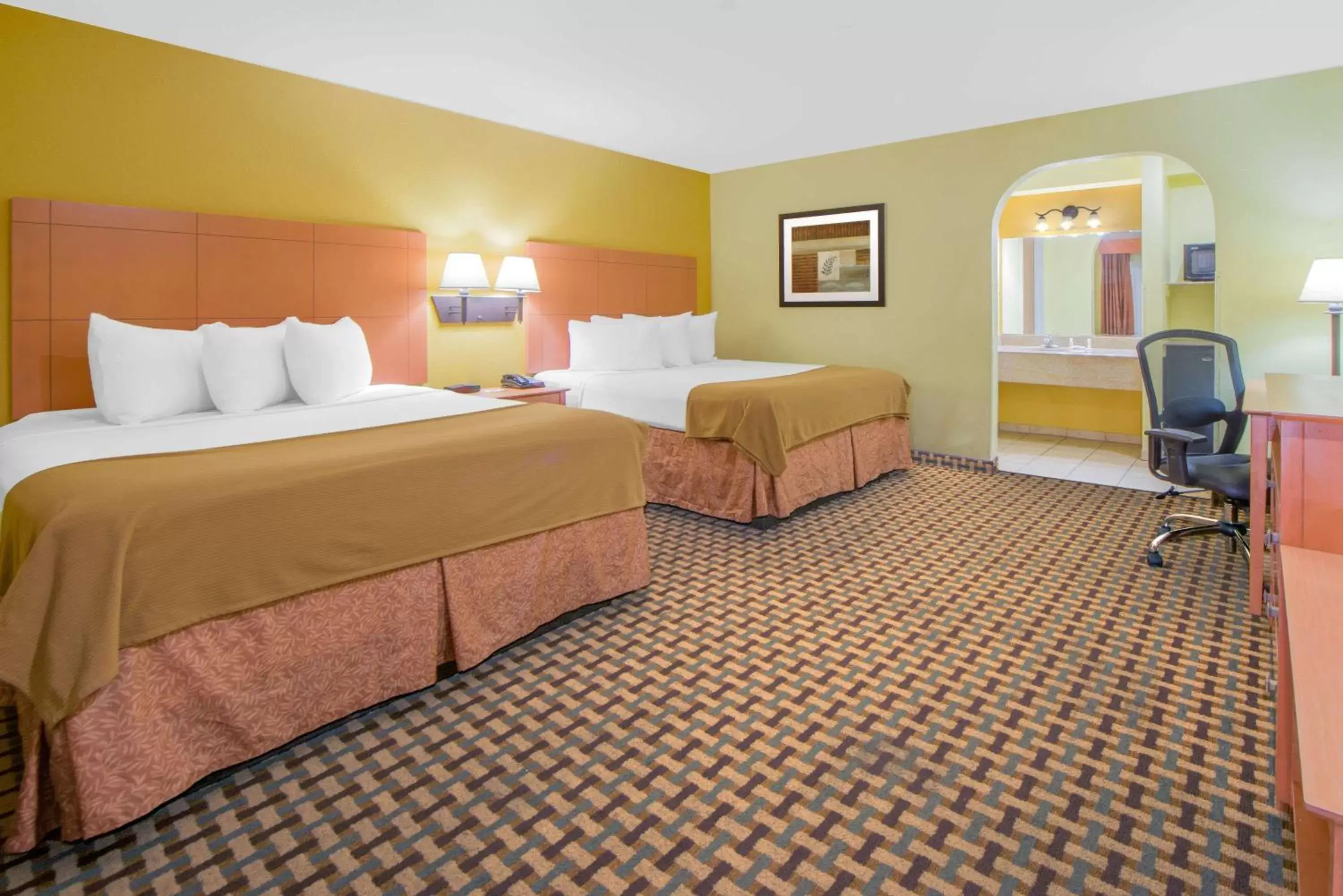 Photo of the whole room, Bed in Days Inn by Wyndham Lubbock South