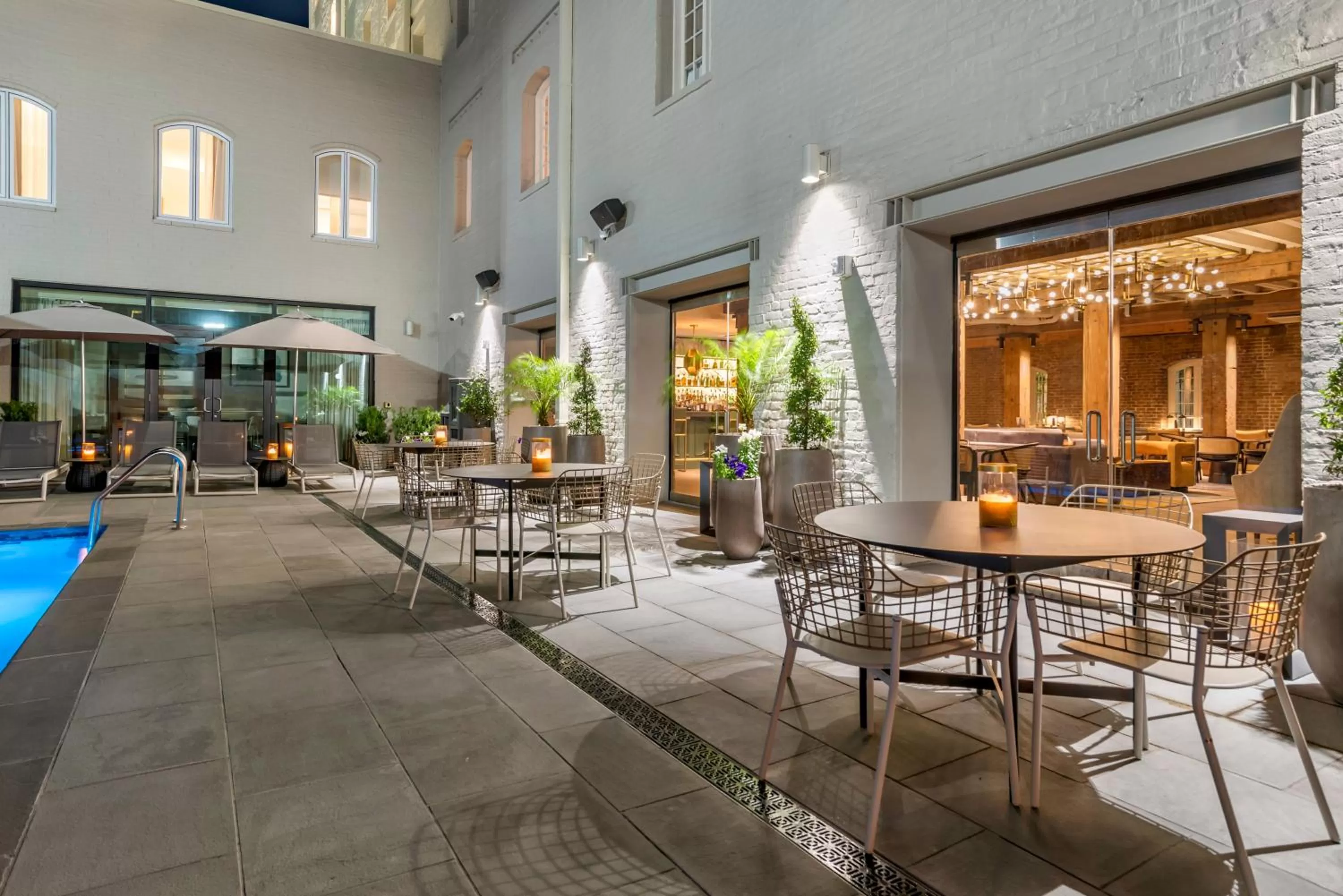 Restaurant/places to eat in ONE11 Hotel