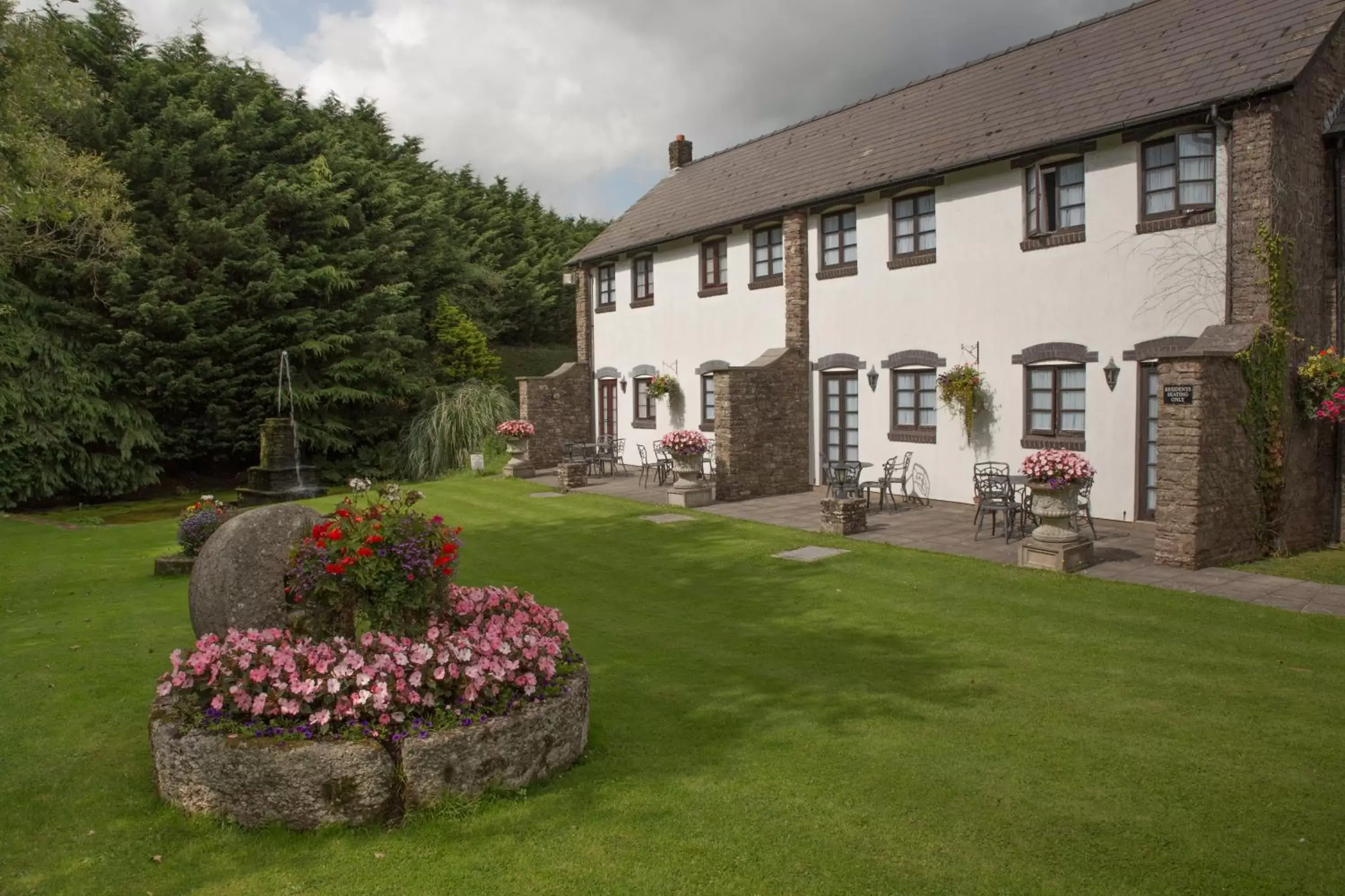 Property Building in The Greyhound Inn and Hotel