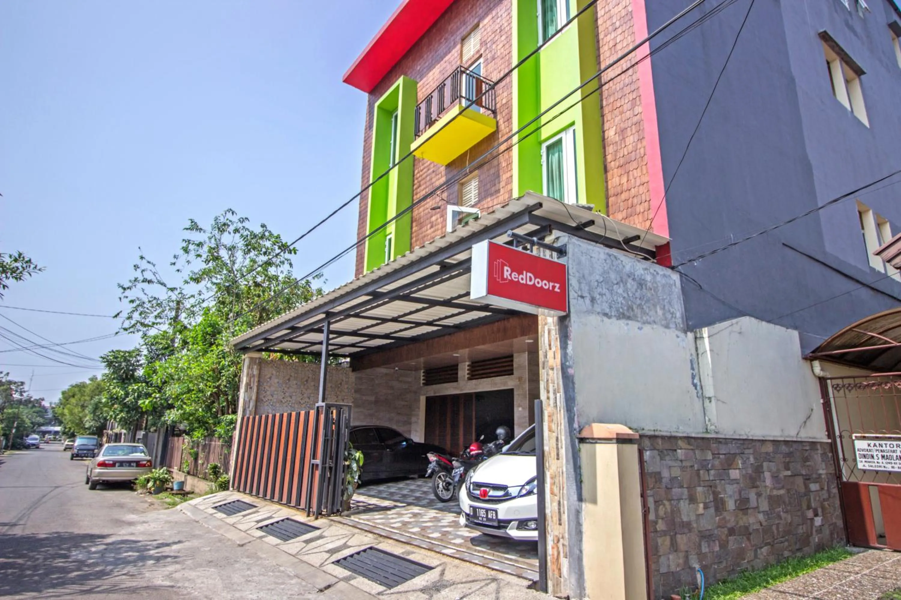 Property building in RedDoorz near Trans Studio Mall 2