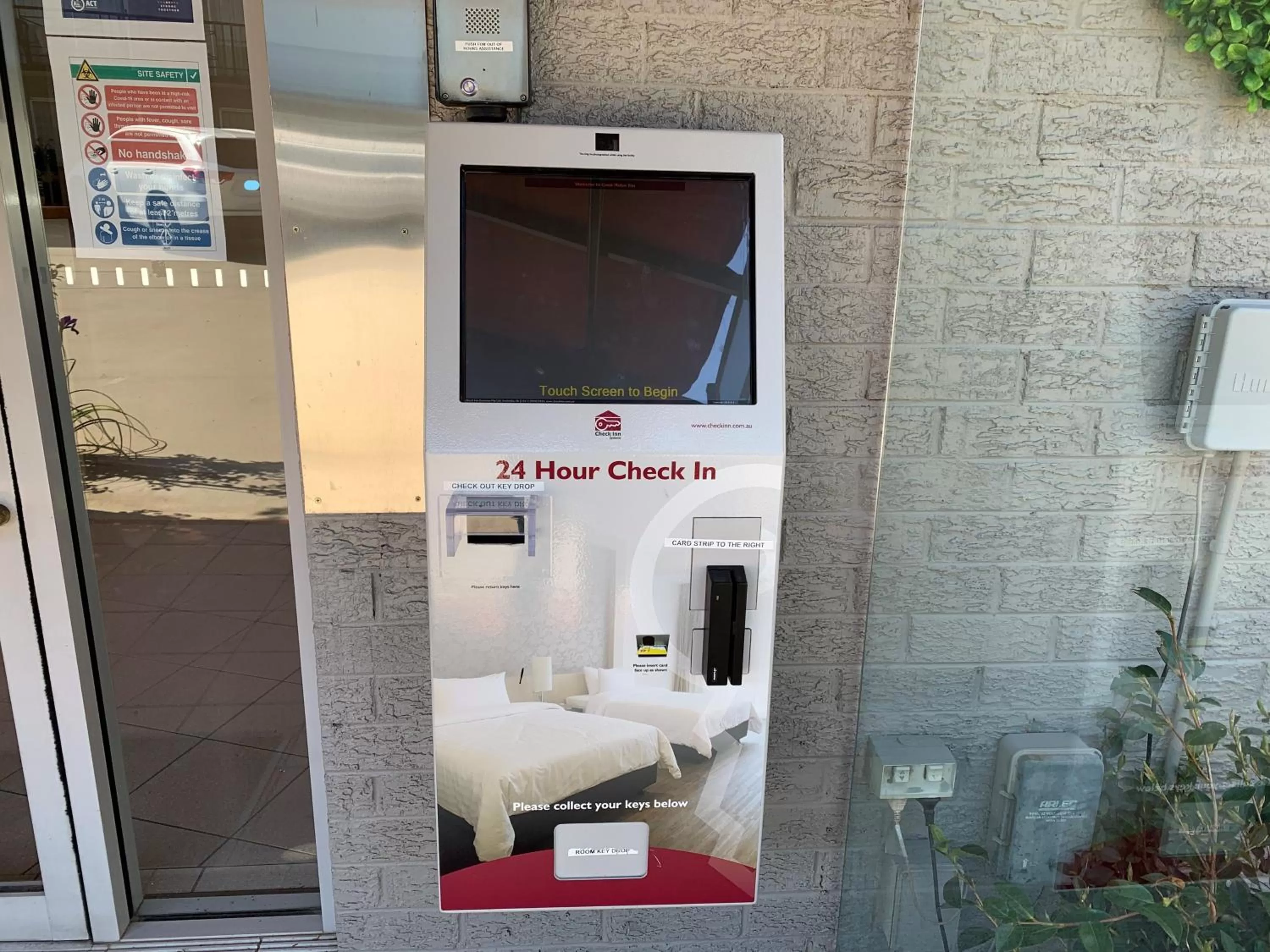 Lobby or reception in Crest Motor Inn