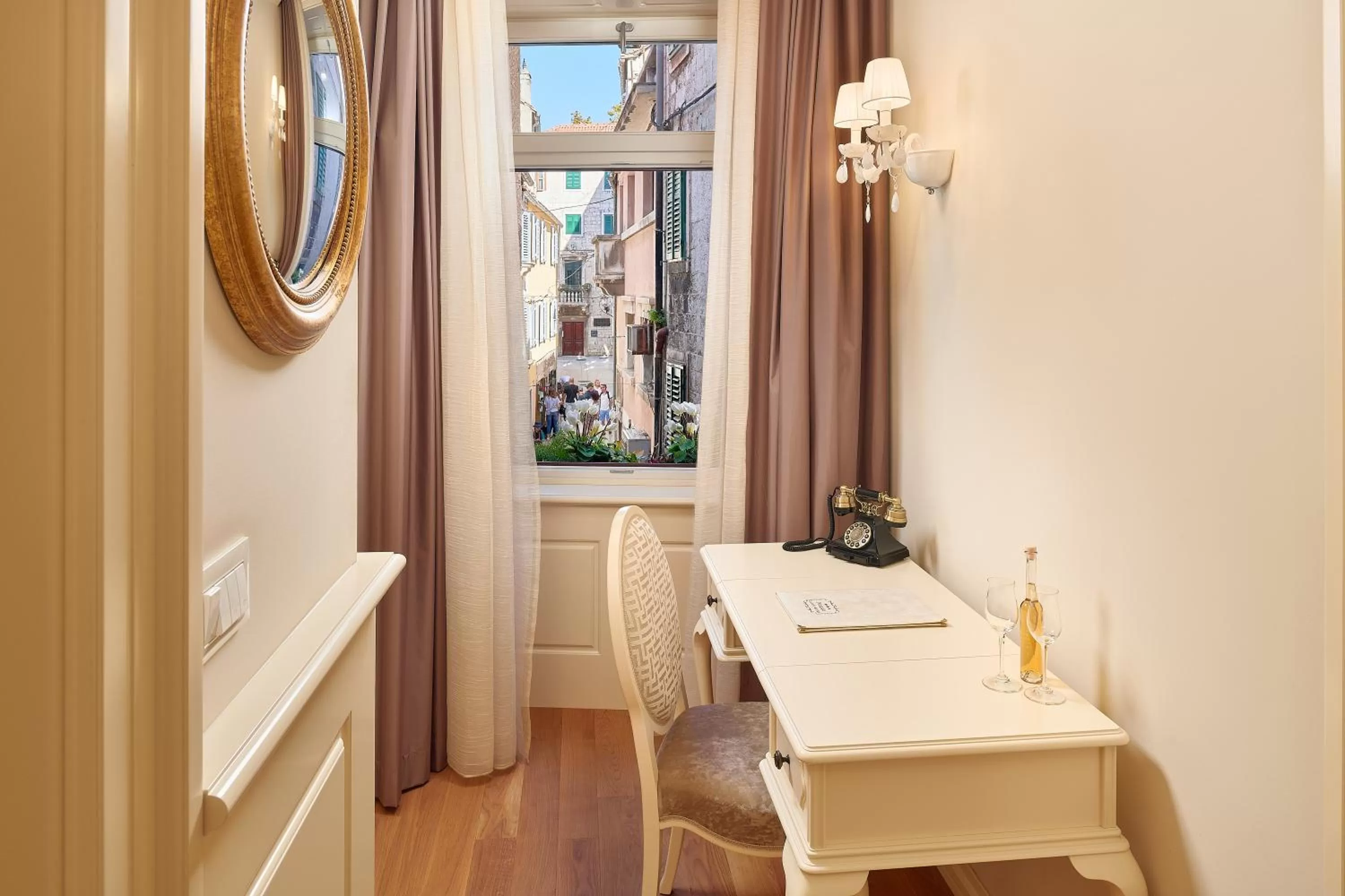 Seating area in Piazza Heritage Hotel