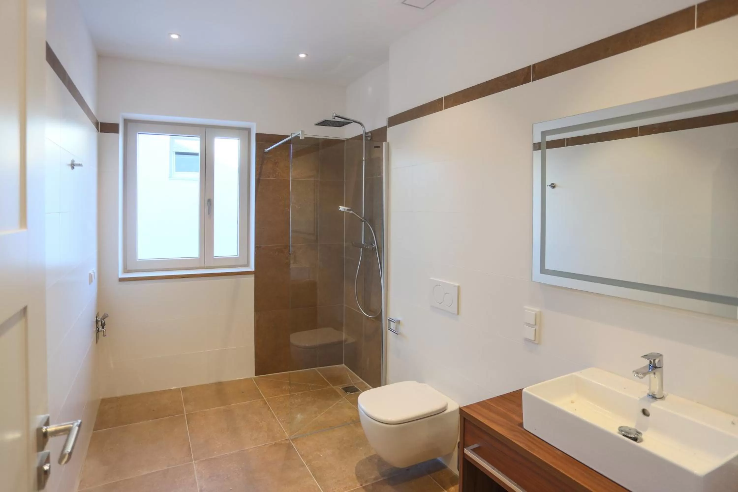 Shower in Hotel Lutz