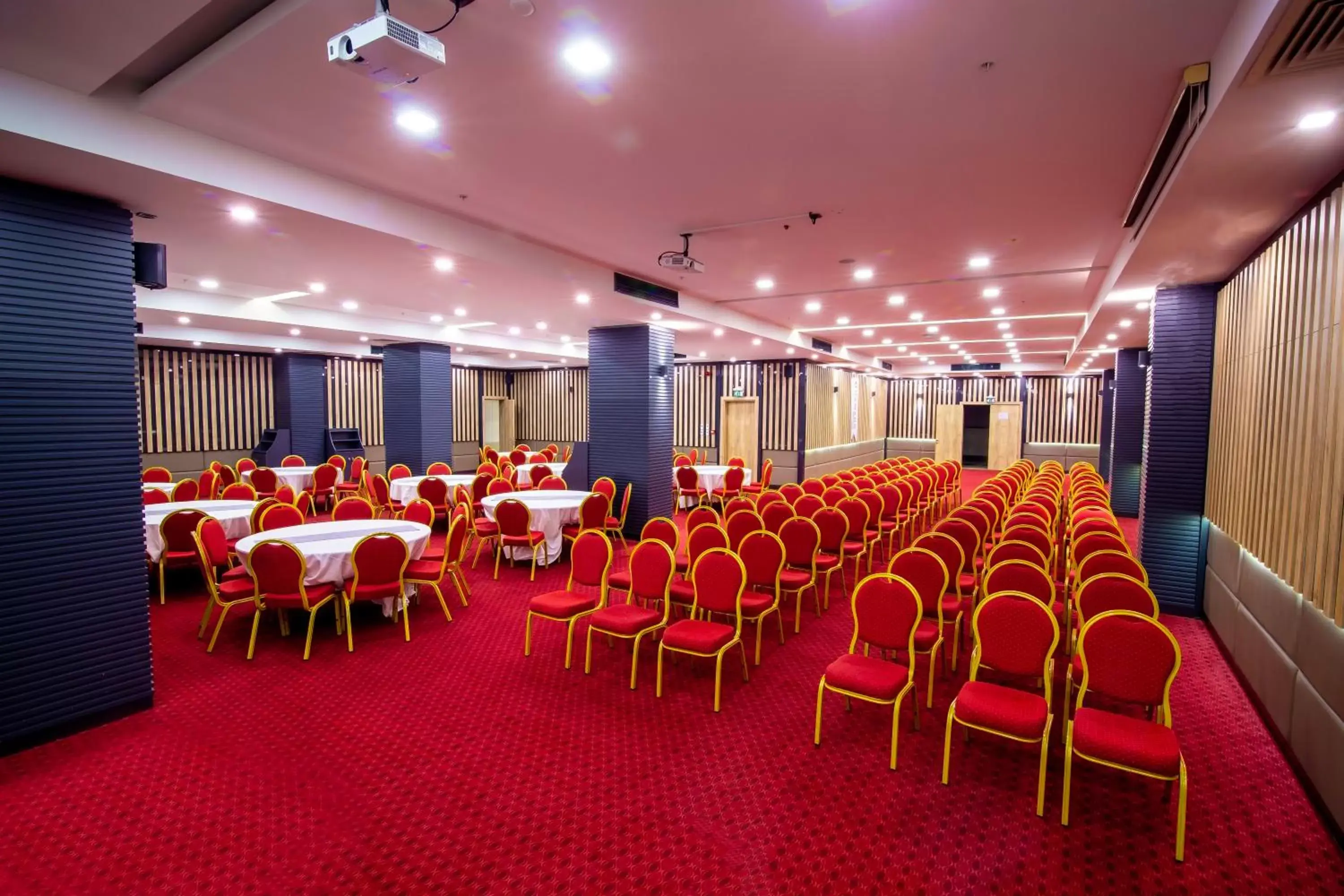 Business facilities, Restaurant/Places to Eat in Ramada Encore Gebze