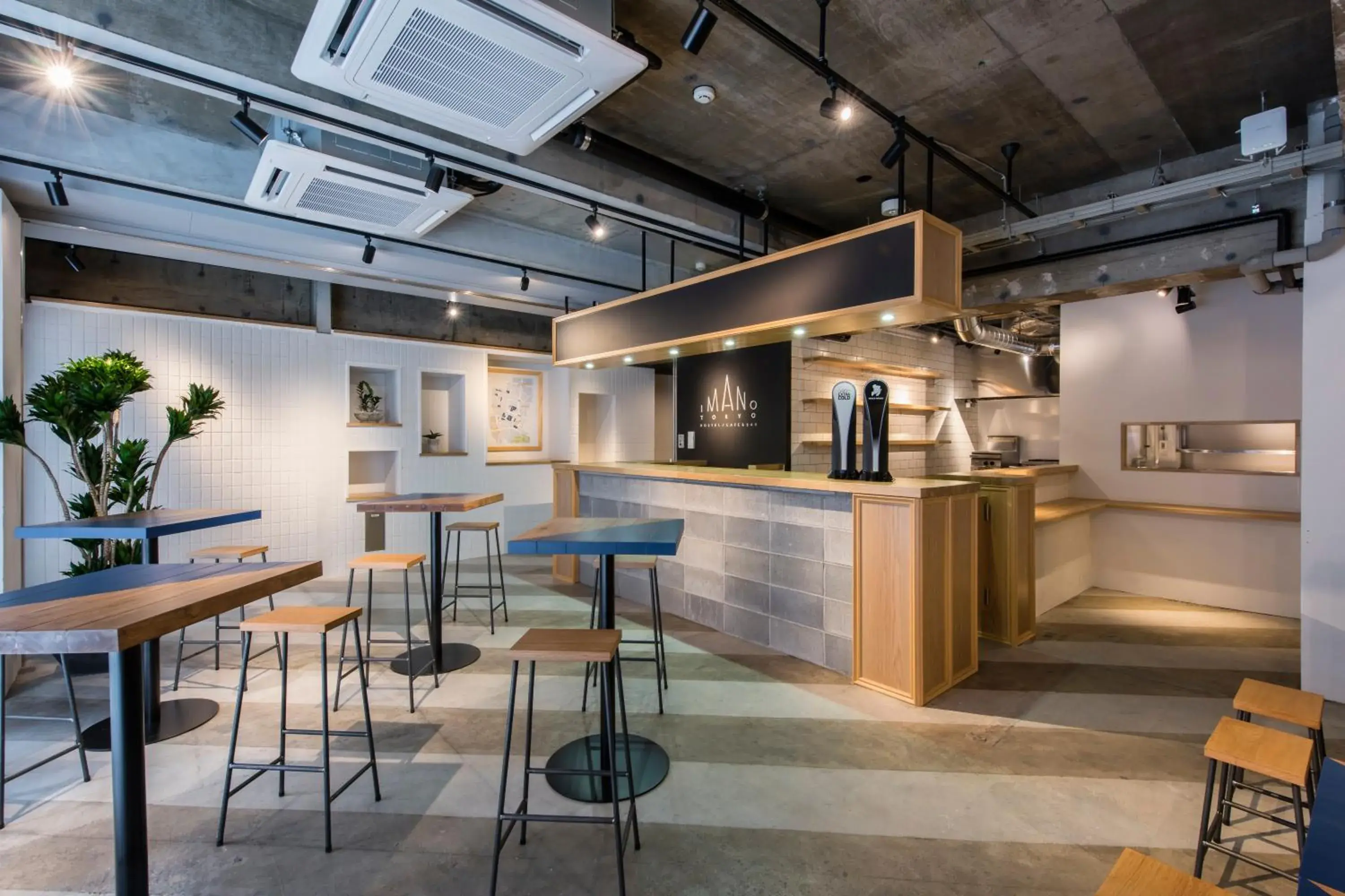 Lounge or bar in Imano Tokyo Hostel Lounge or bar in Imano Tokyo Hostel