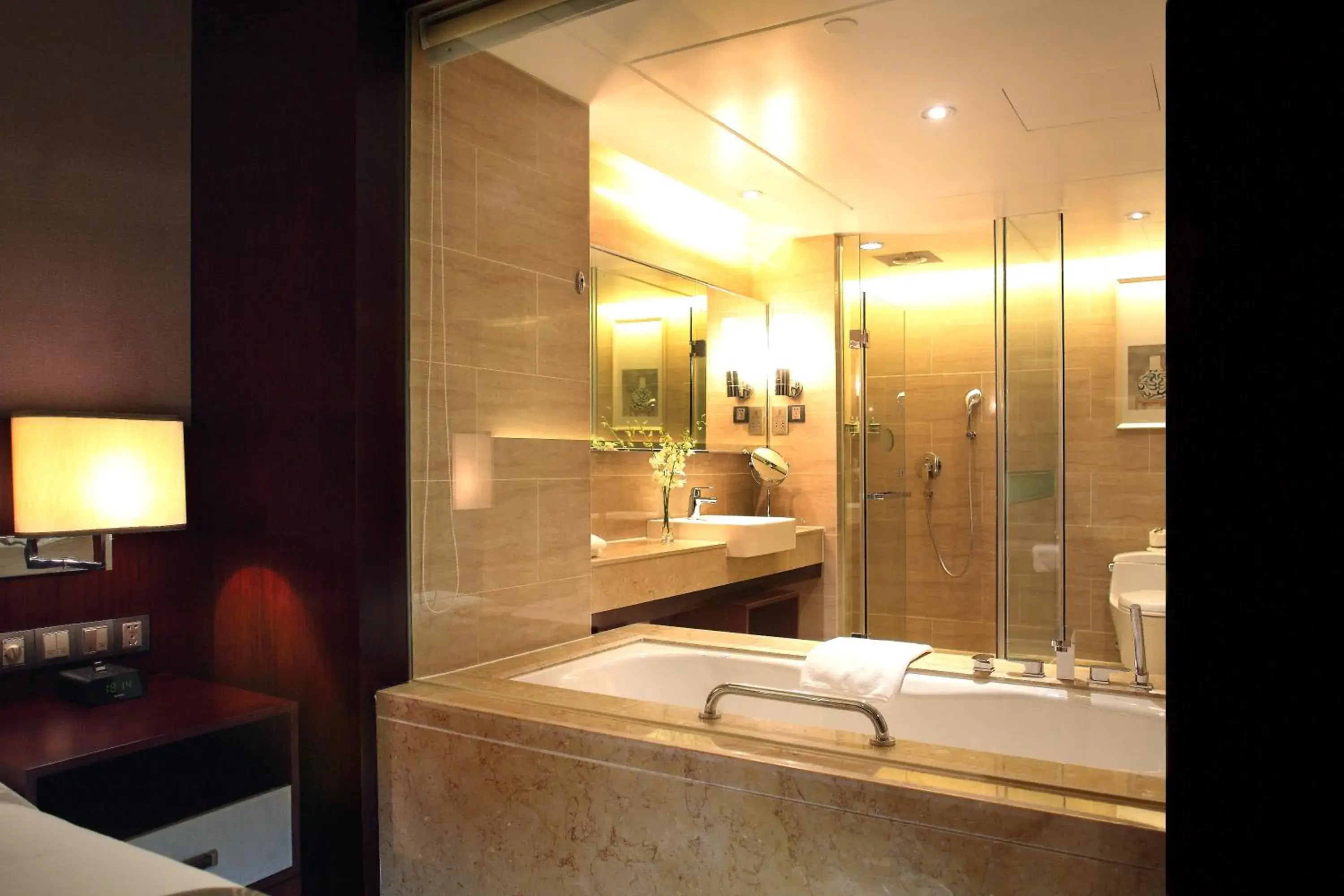 Photo of the whole room, Bathroom in Crowne Plaza Taizhou, an IHG Hotel