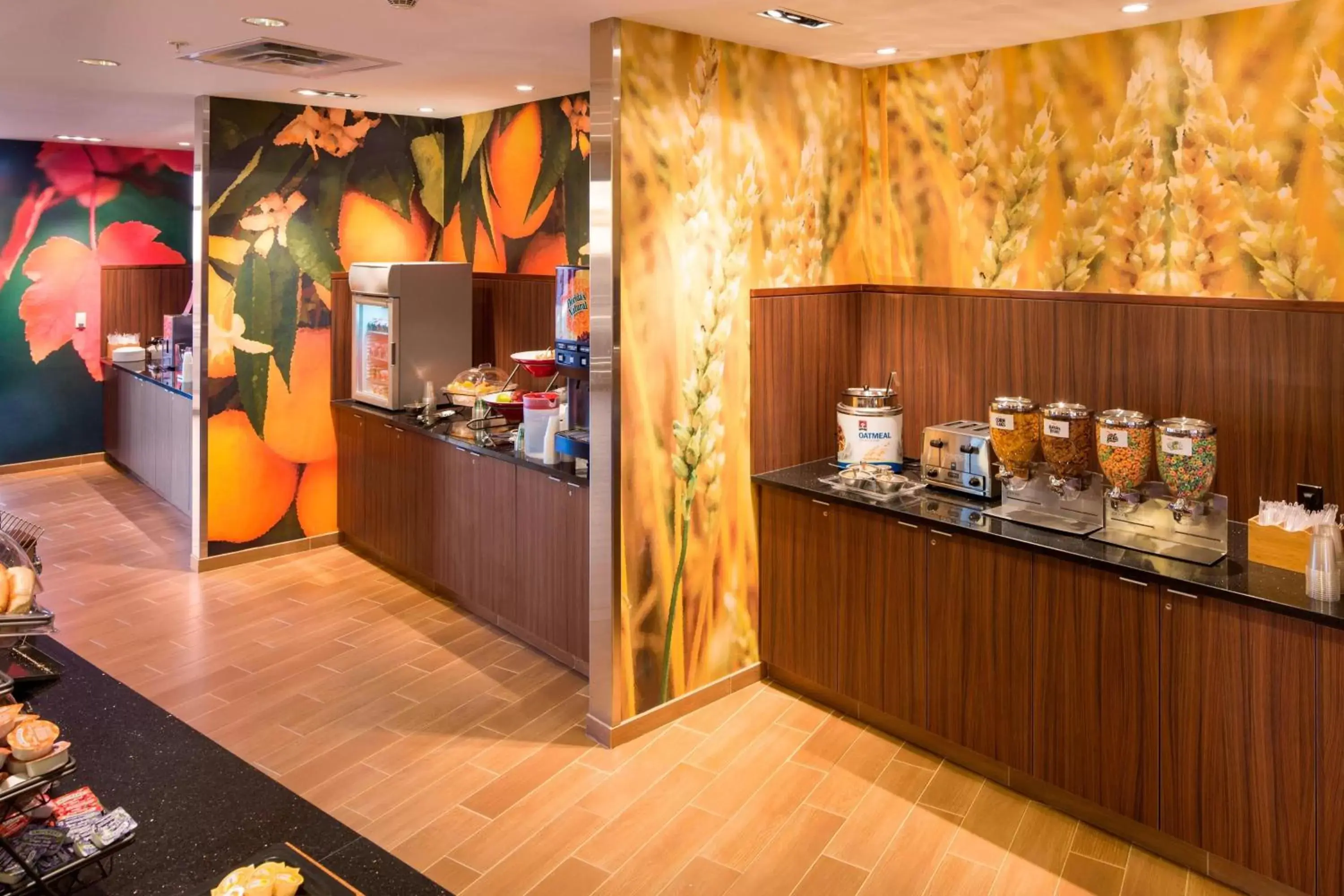 Breakfast, Kitchen/Kitchenette in Fairfield Inn & Suites by Marriott Hershey Chocolate Avenue