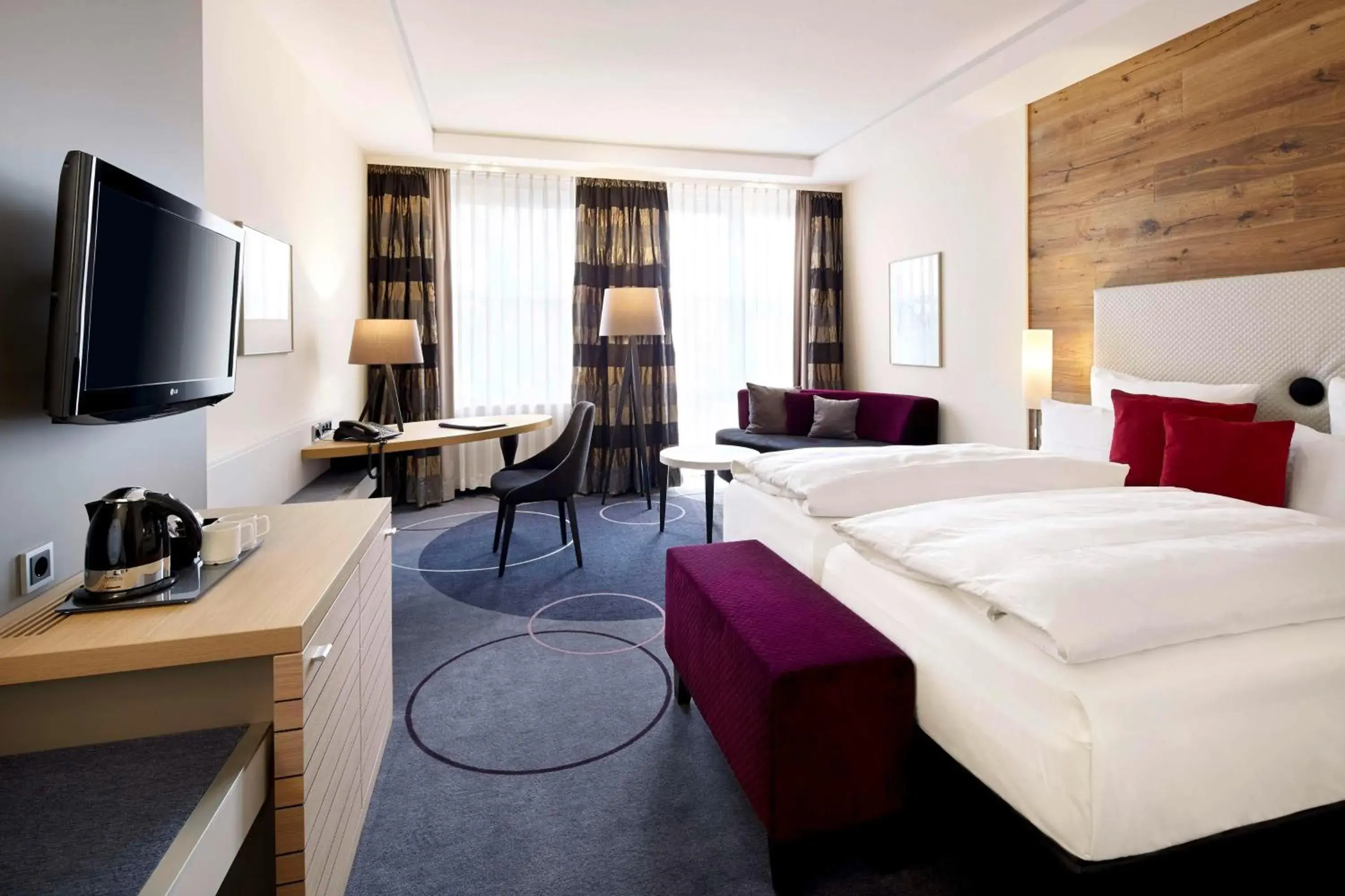 Bedroom, TV/Entertainment Center in Best Western Premier Park Hotel & Spa