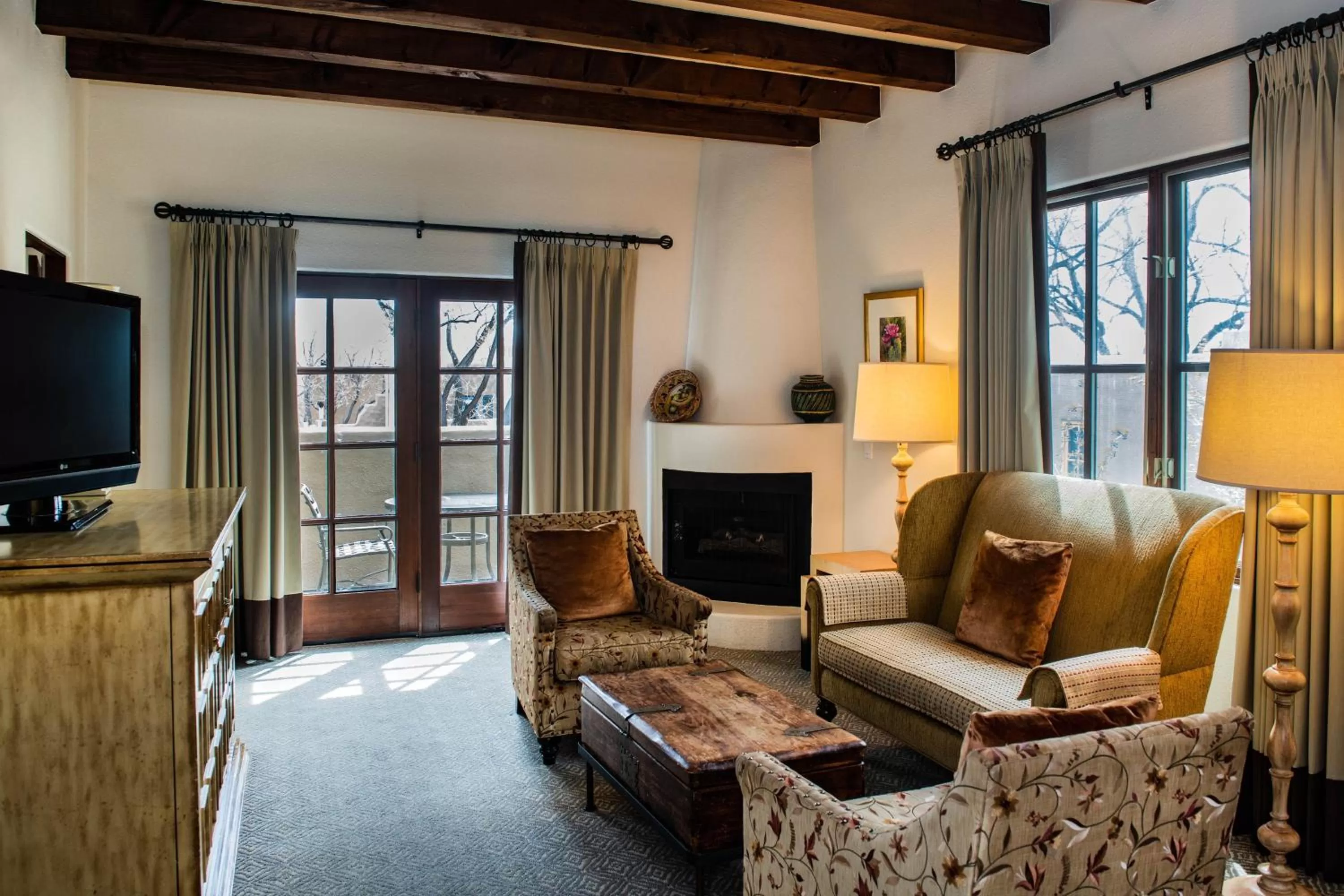 Living room in La Posada De Santa Fe, a Tribute Portfolio Resort & Spa