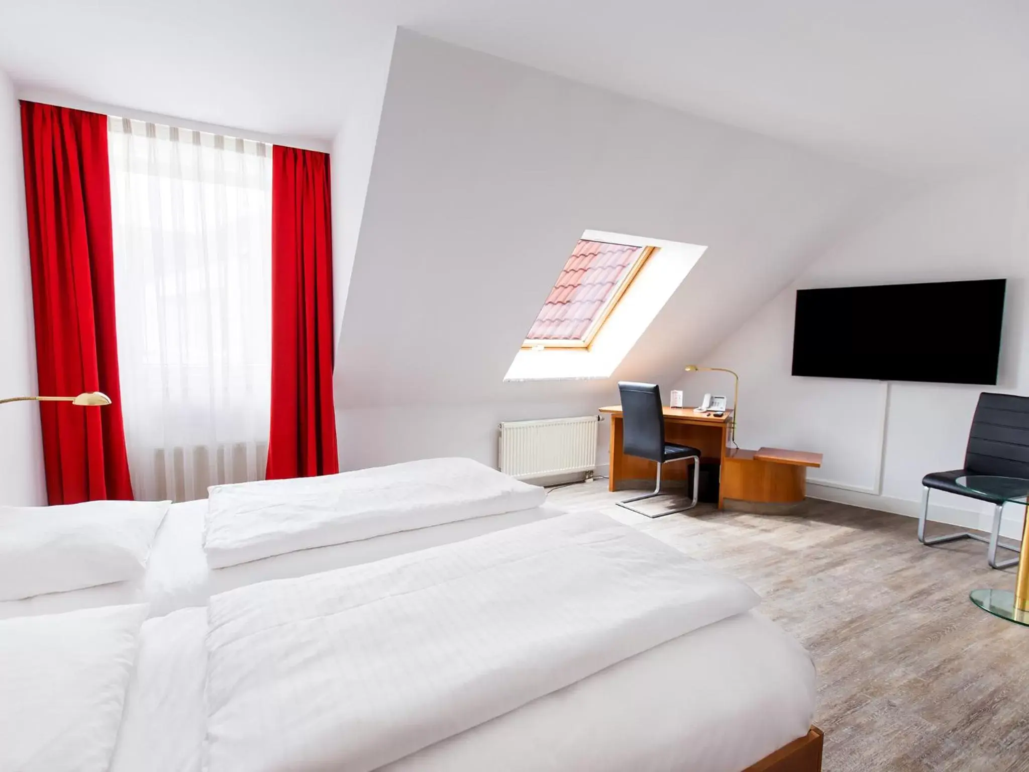 Bedroom, Bed in DORMERO Hotel Dresden Airport