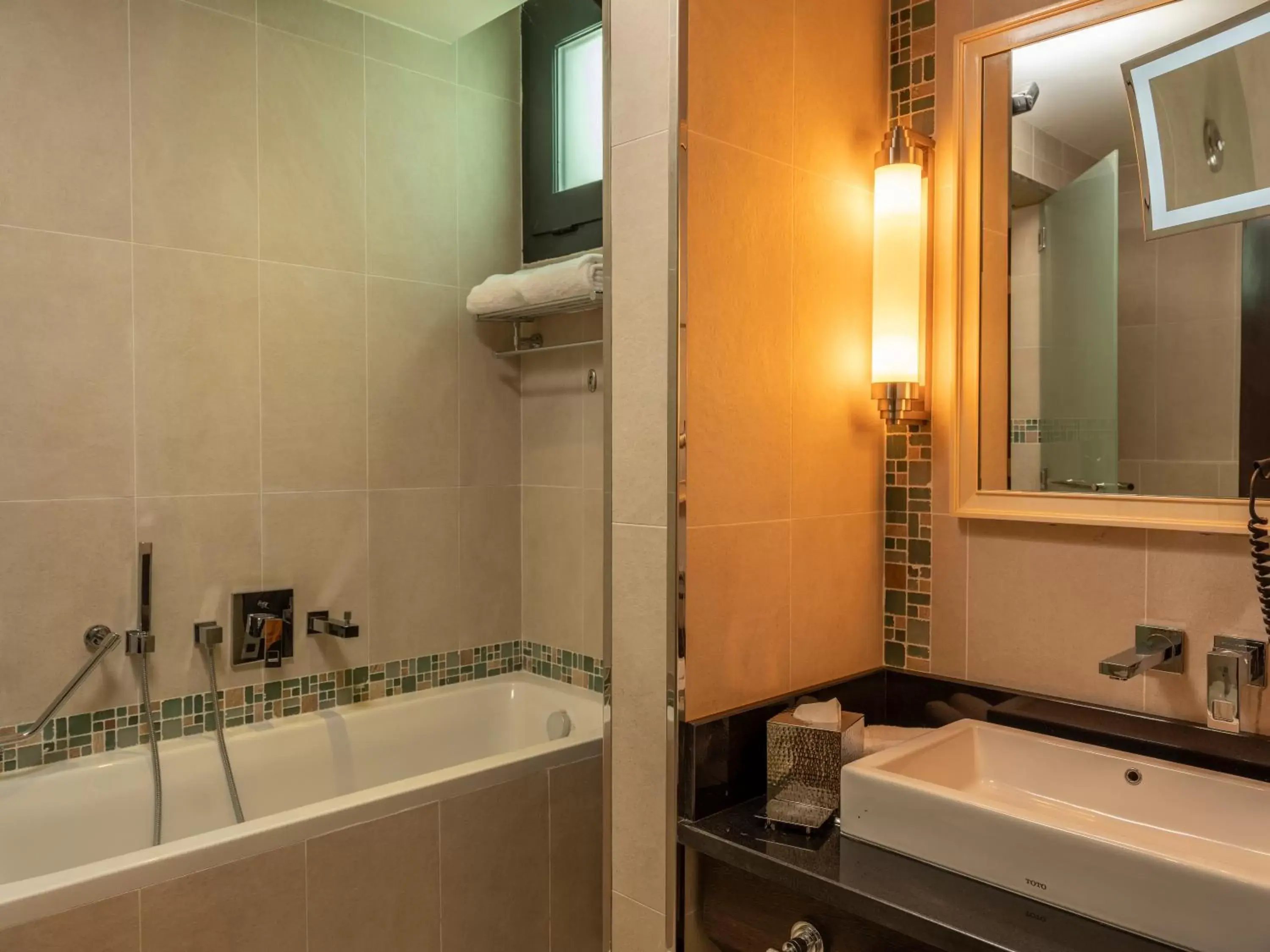 Shower, Bathroom in Retaj Salwa Resort & Spa