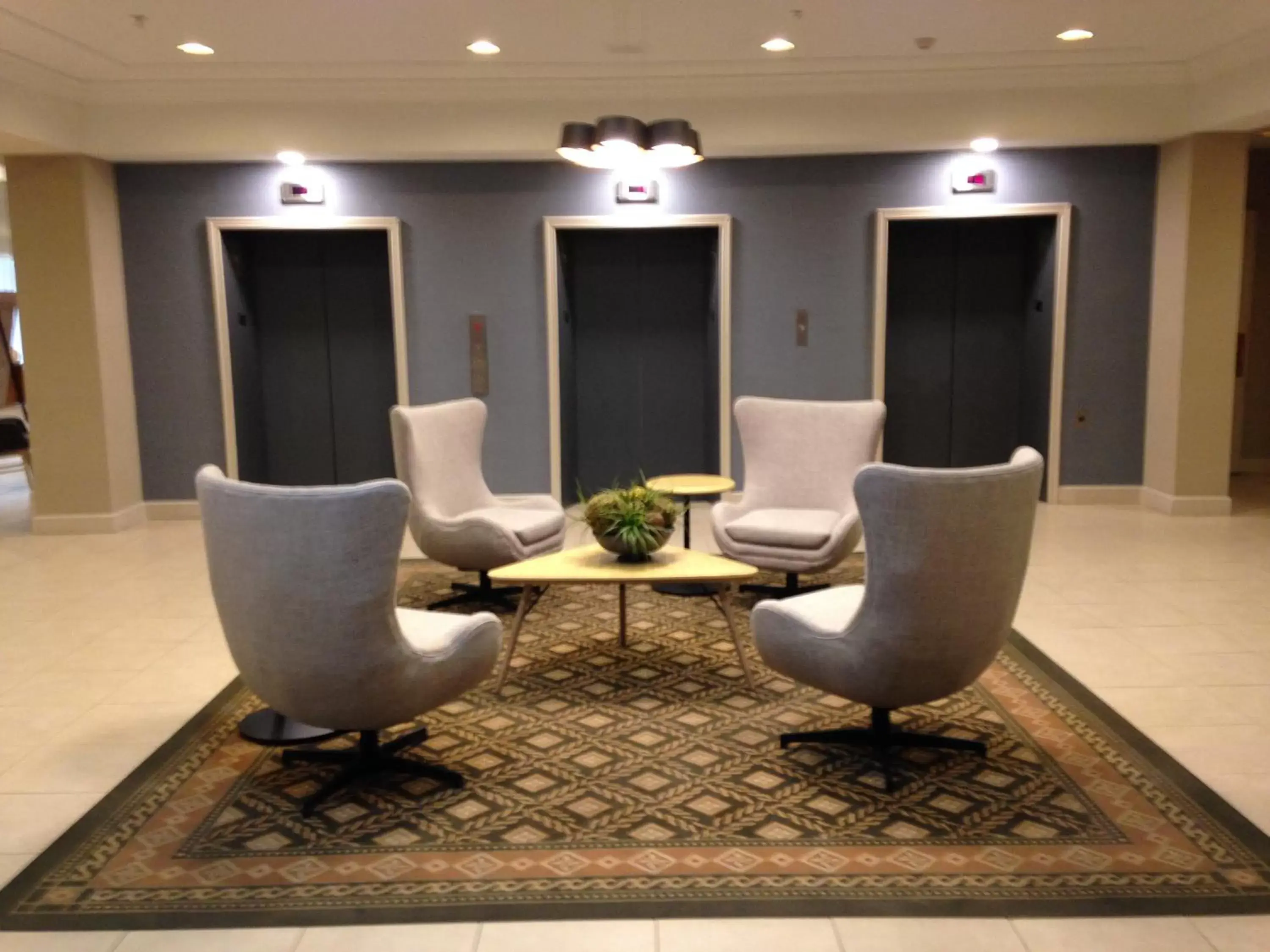 Property building, Seating Area in Holiday Inn & Suites Pittsfield-Berkshires, an IHG Hotel