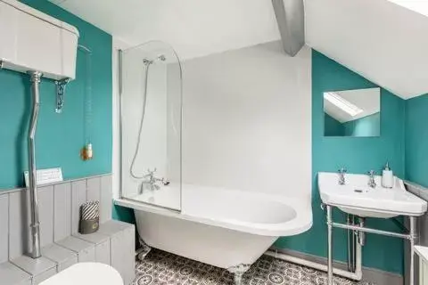 Bathroom in Tŷ Selah, Rugby Ave, Neath
