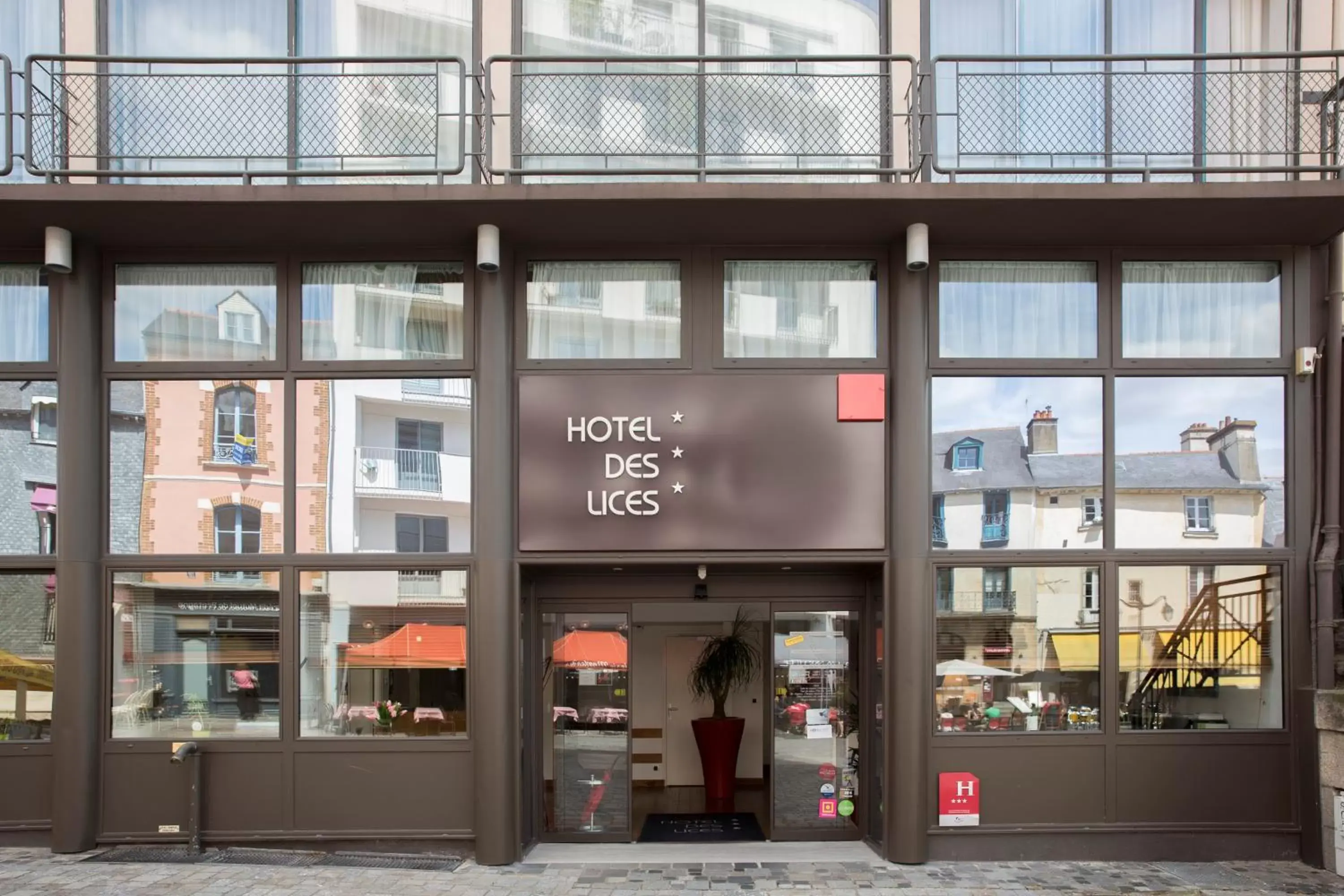 Facade/entrance in Hotel Des Lices