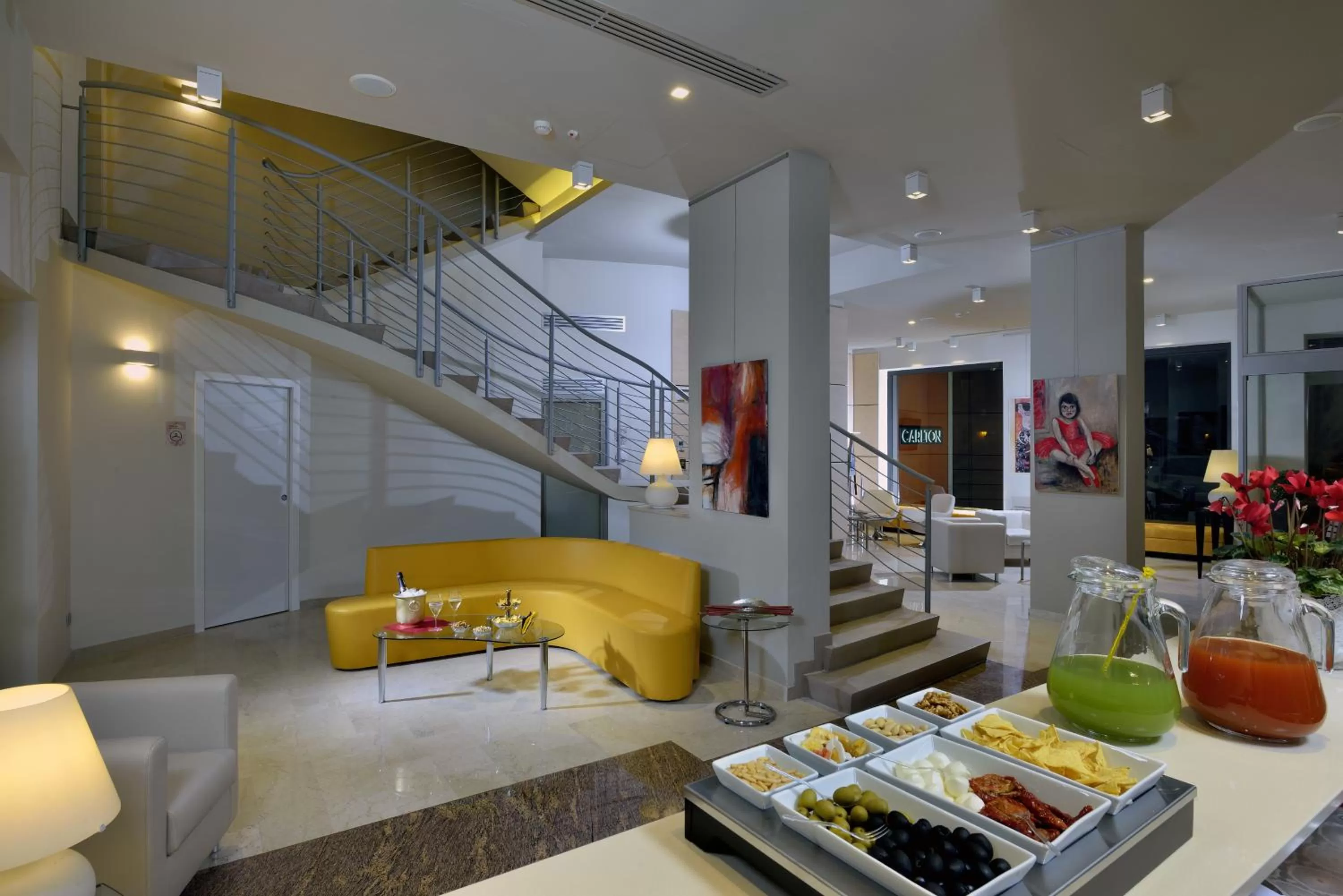 Communal lounge/ TV room in Hotel Carlton