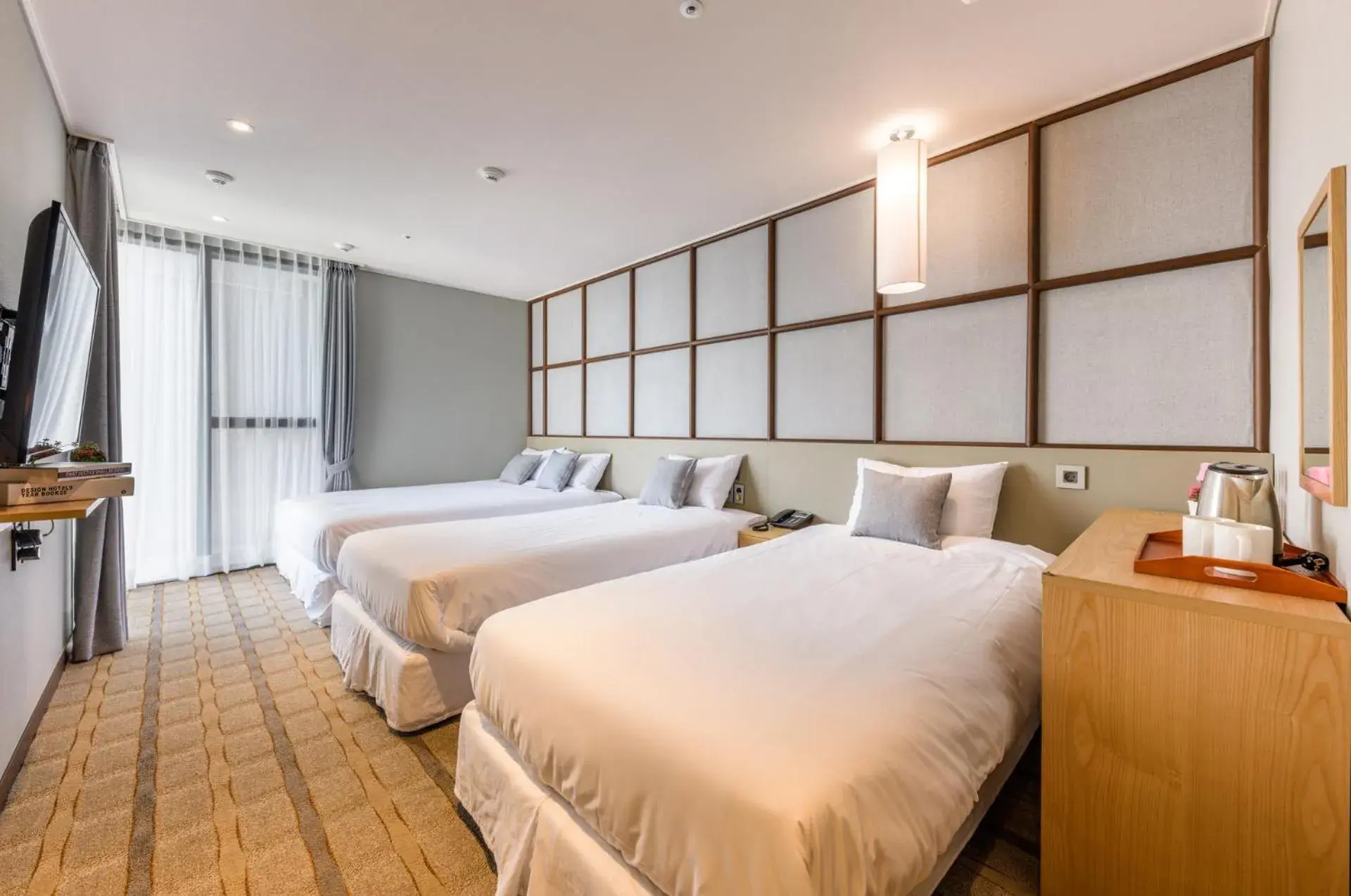Bedroom, Bed in Shinshin Hotel Cheonjiyeon