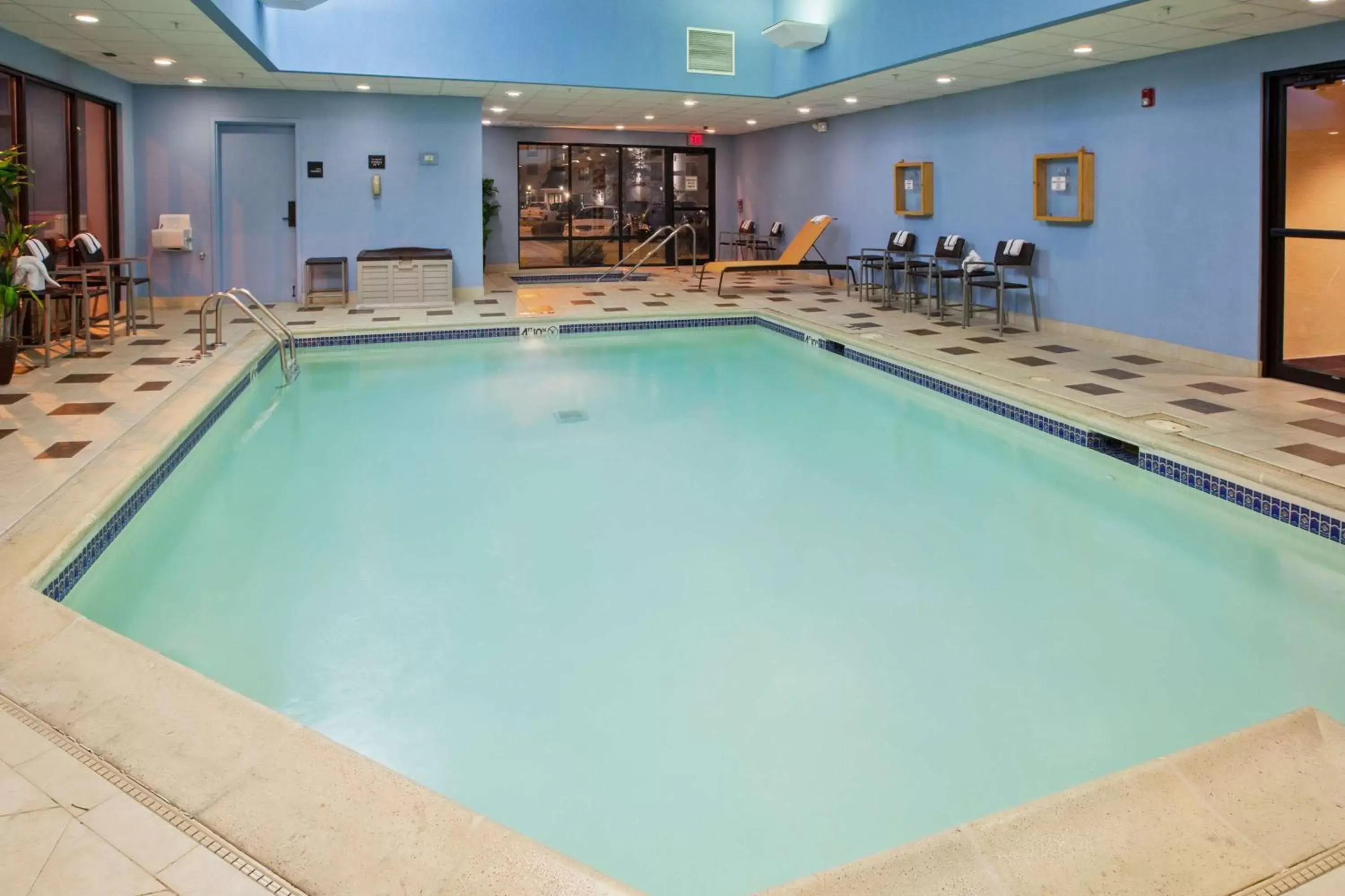 Photo of the whole room, Swimming Pool in Hampton Inn Joliet/I-80