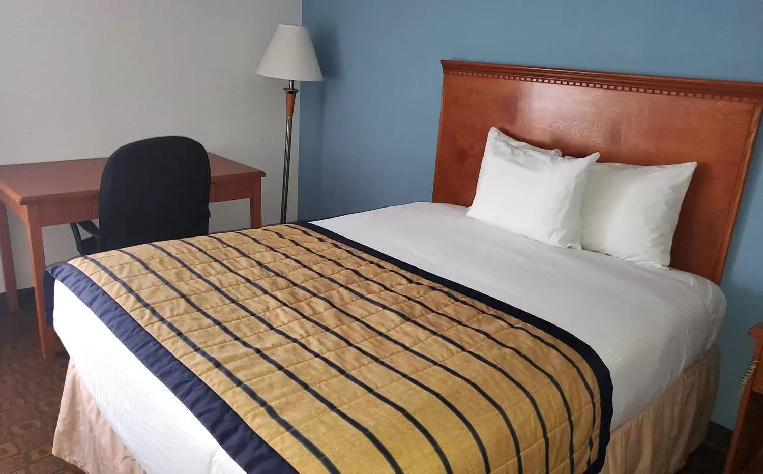 Bed in Coratel Inn & Suites by Jasper New Braunfels IH-35 EXT 189