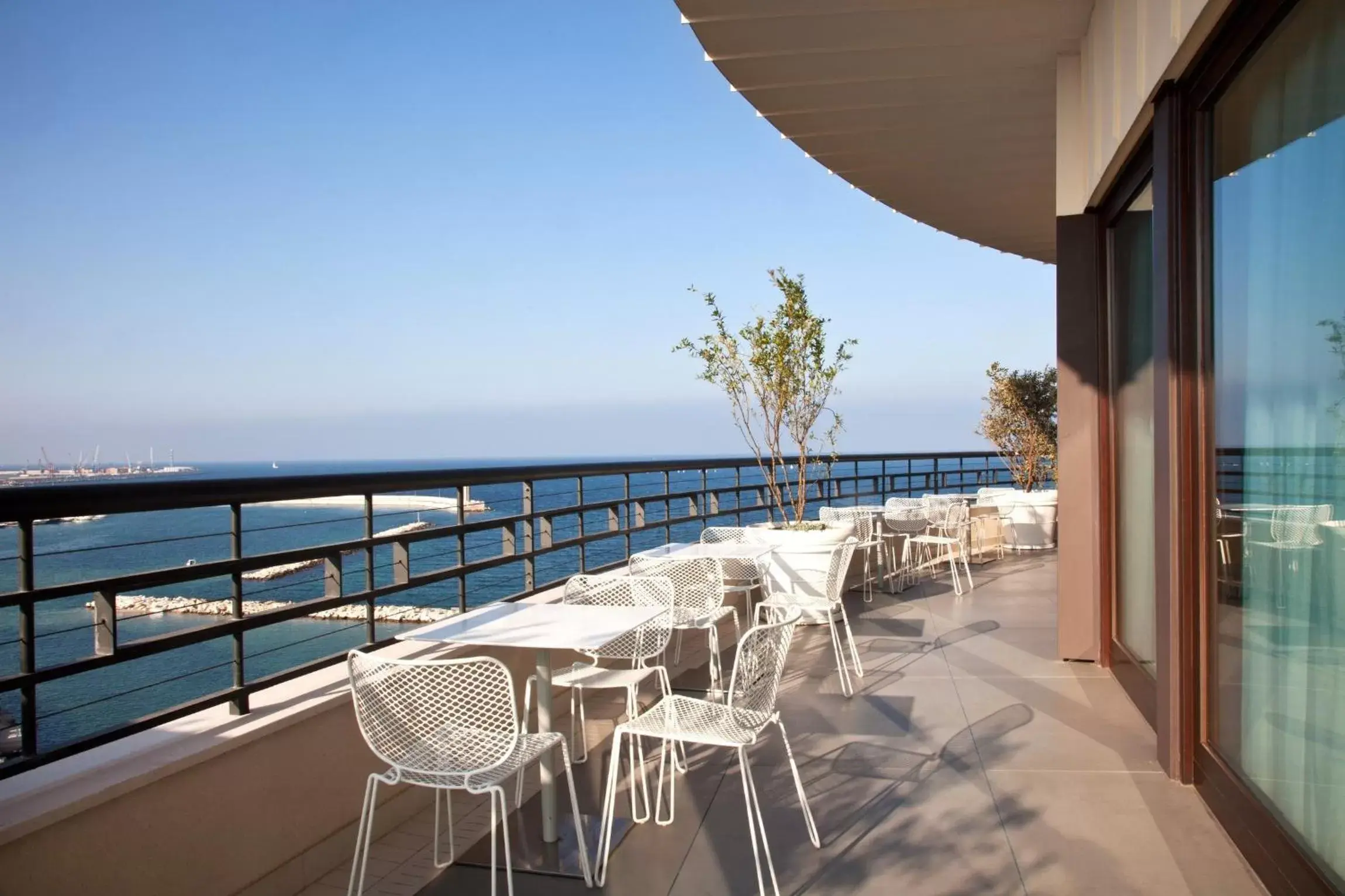 Restaurant/places to eat, Balcony/Terrace in iH Grande Albergo Delle Nazioni