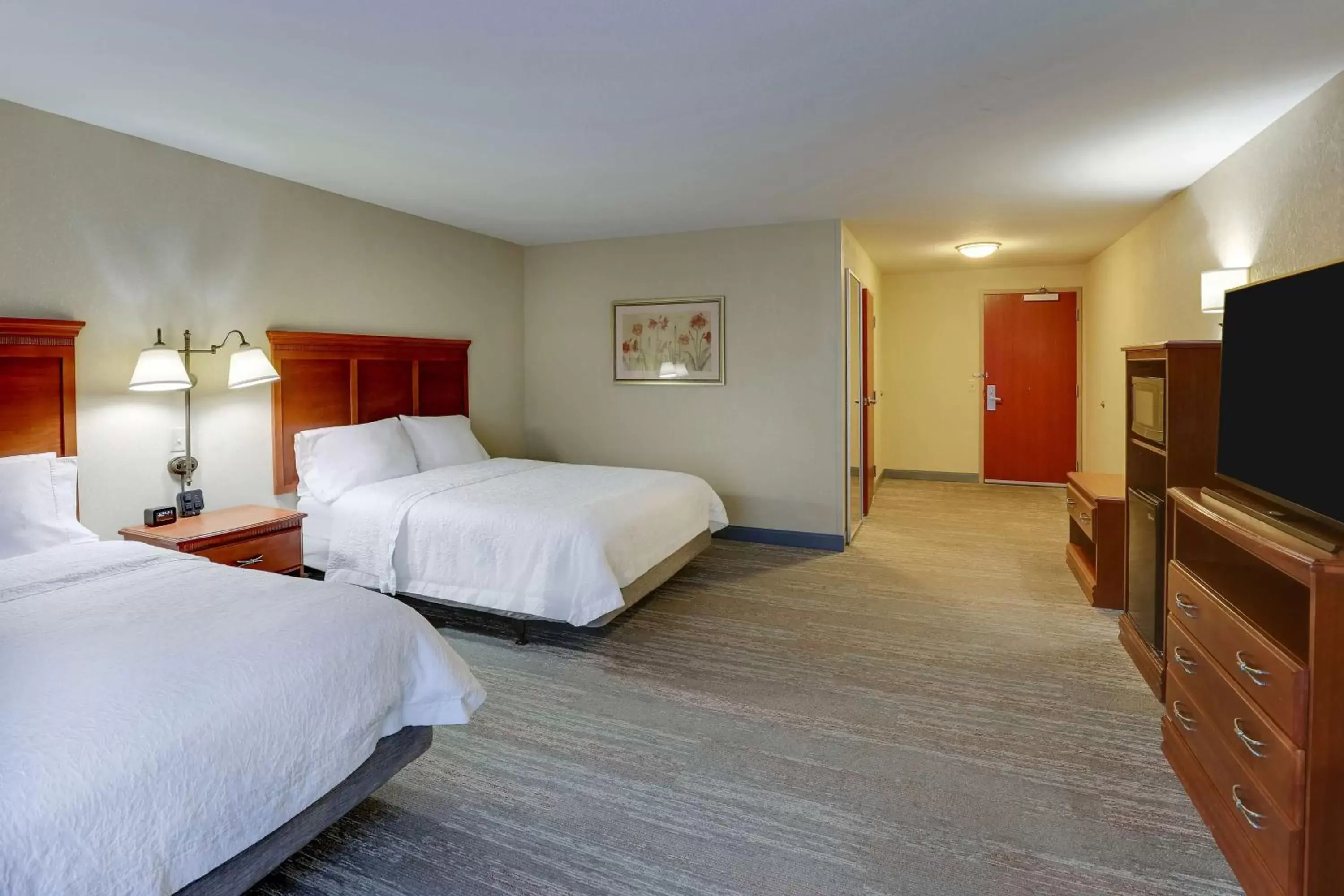 Bed in Hampton Inn & Suites St. Louis - Edwardsville