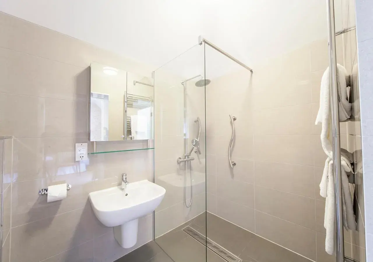 Shower, Bathroom in Heacham Manor Hotel