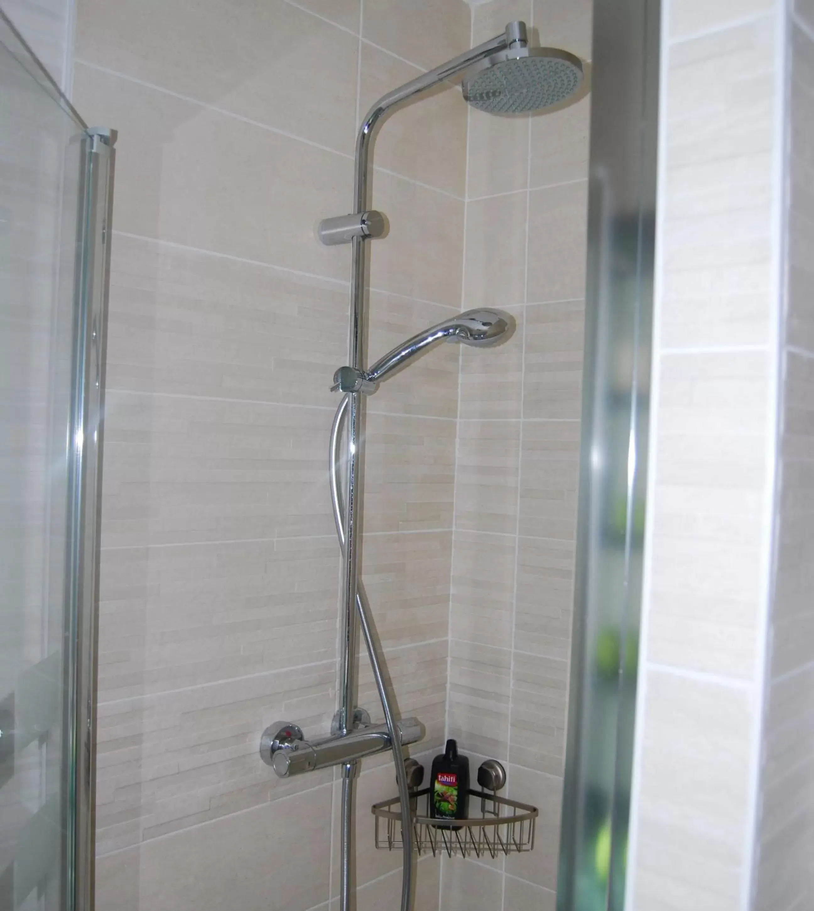 Shower, Bathroom in Kerzara - Le Gîte