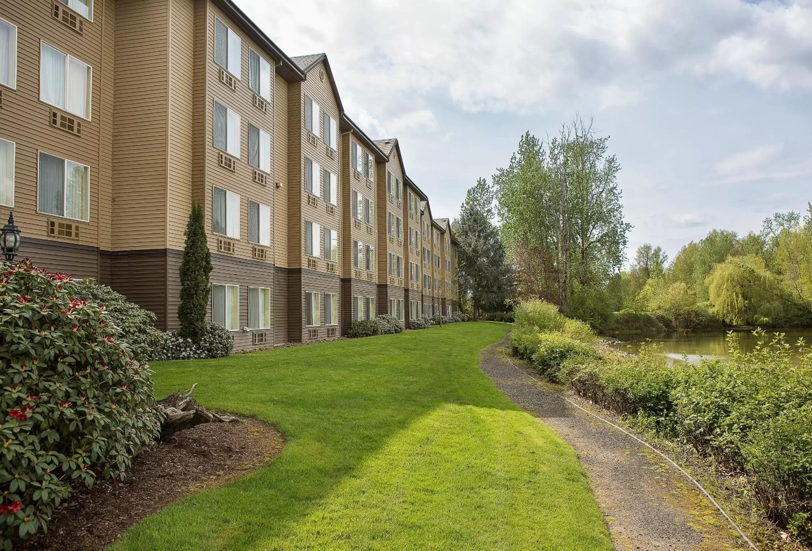 Facade/entrance, Property Building in Radisson Hotel Portland Airport