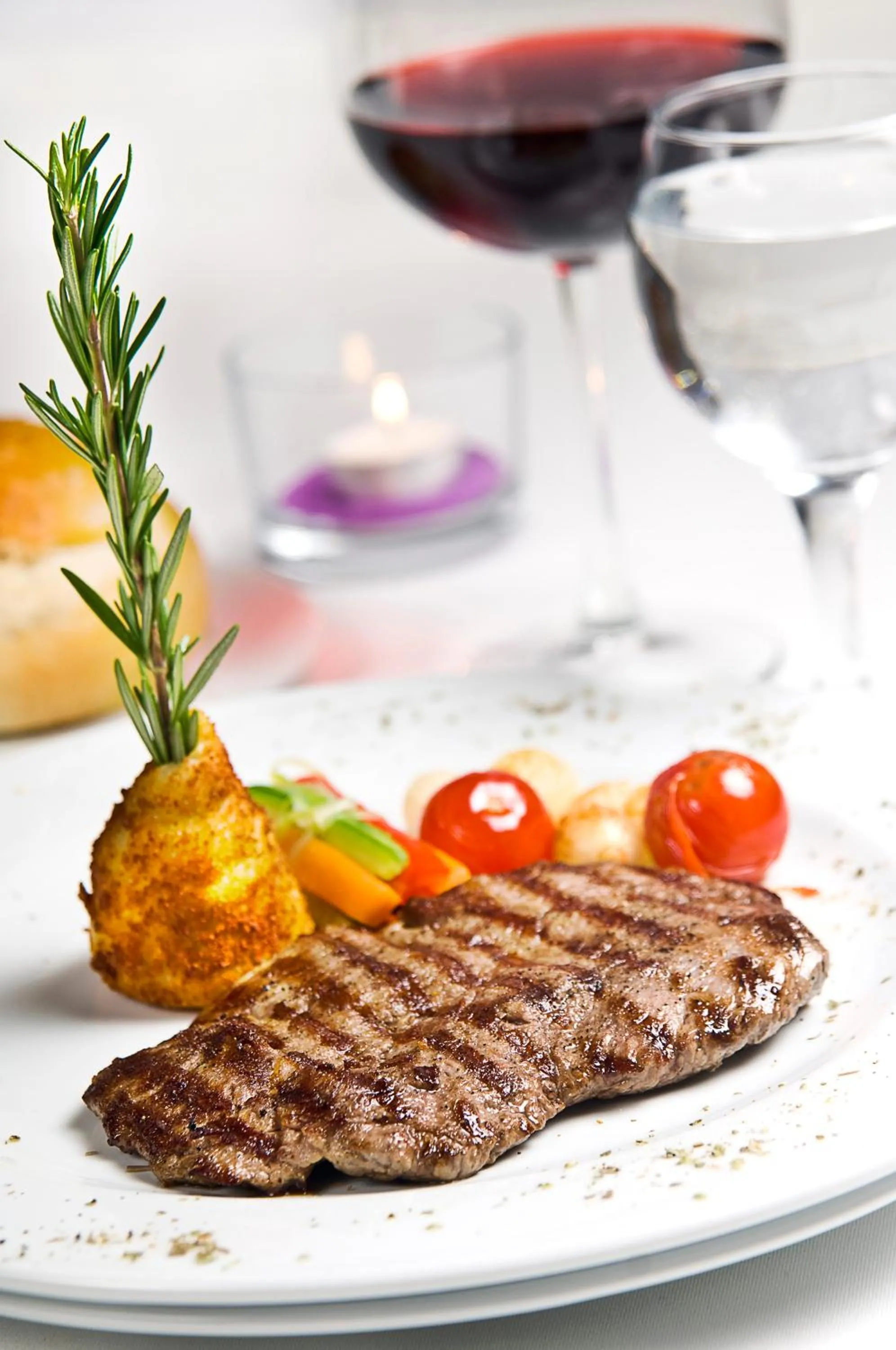 Restaurant/places to eat in Tugcu Hotel Select