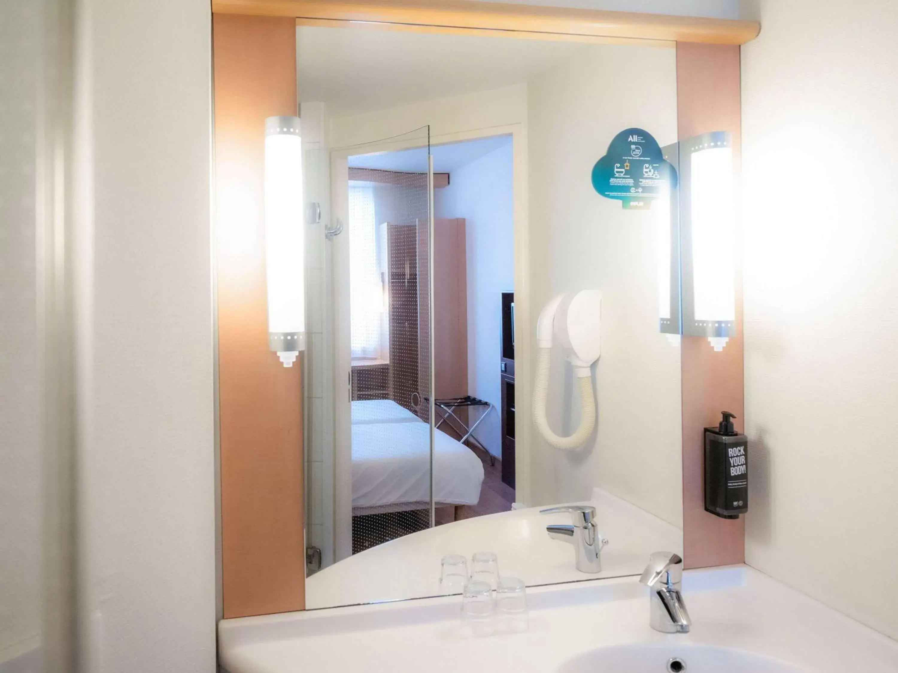 Photo of the whole room, Bathroom in Ibis Kraków Stare Miasto