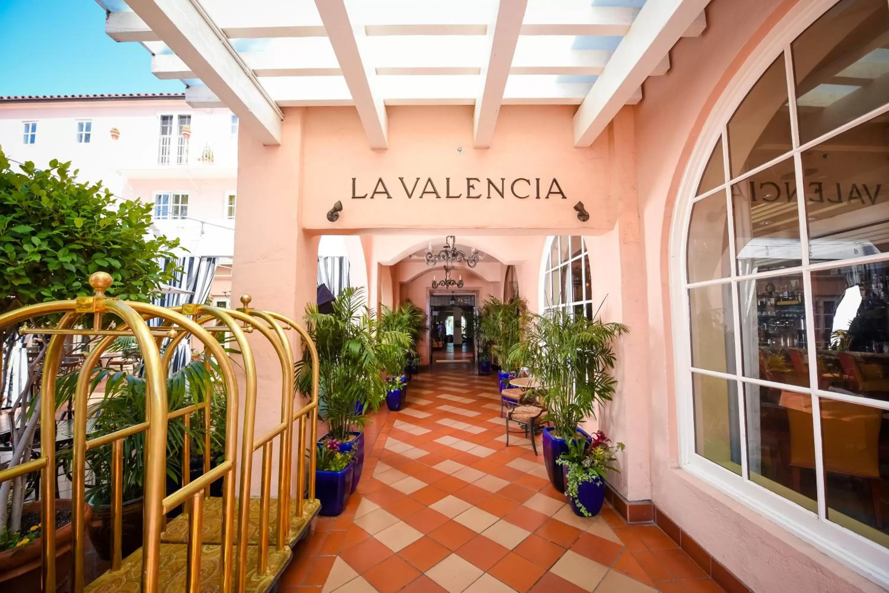 Facade/entrance in La Valencia Hotel