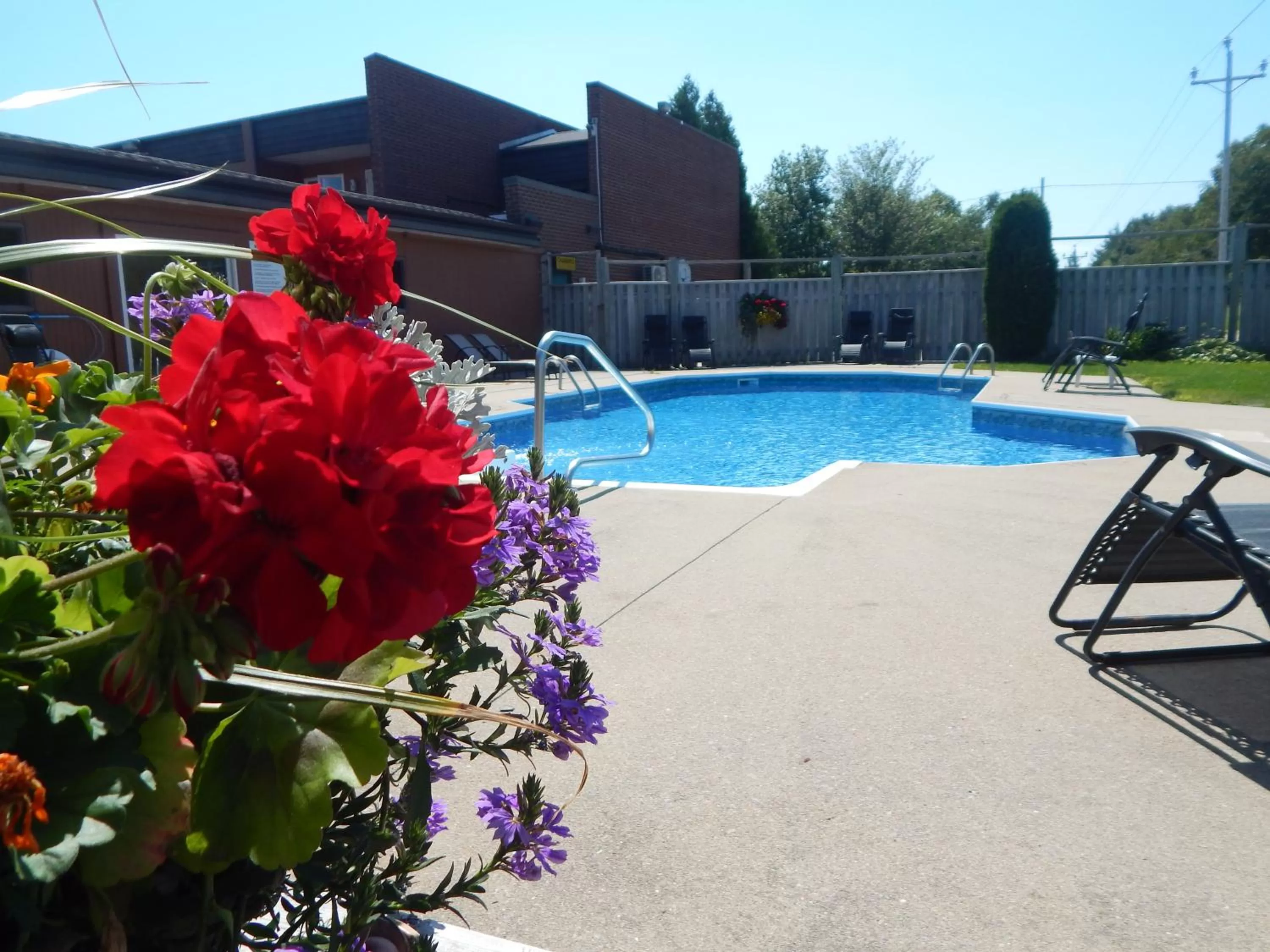Swimming pool in Complexe Hotelier Escoumins