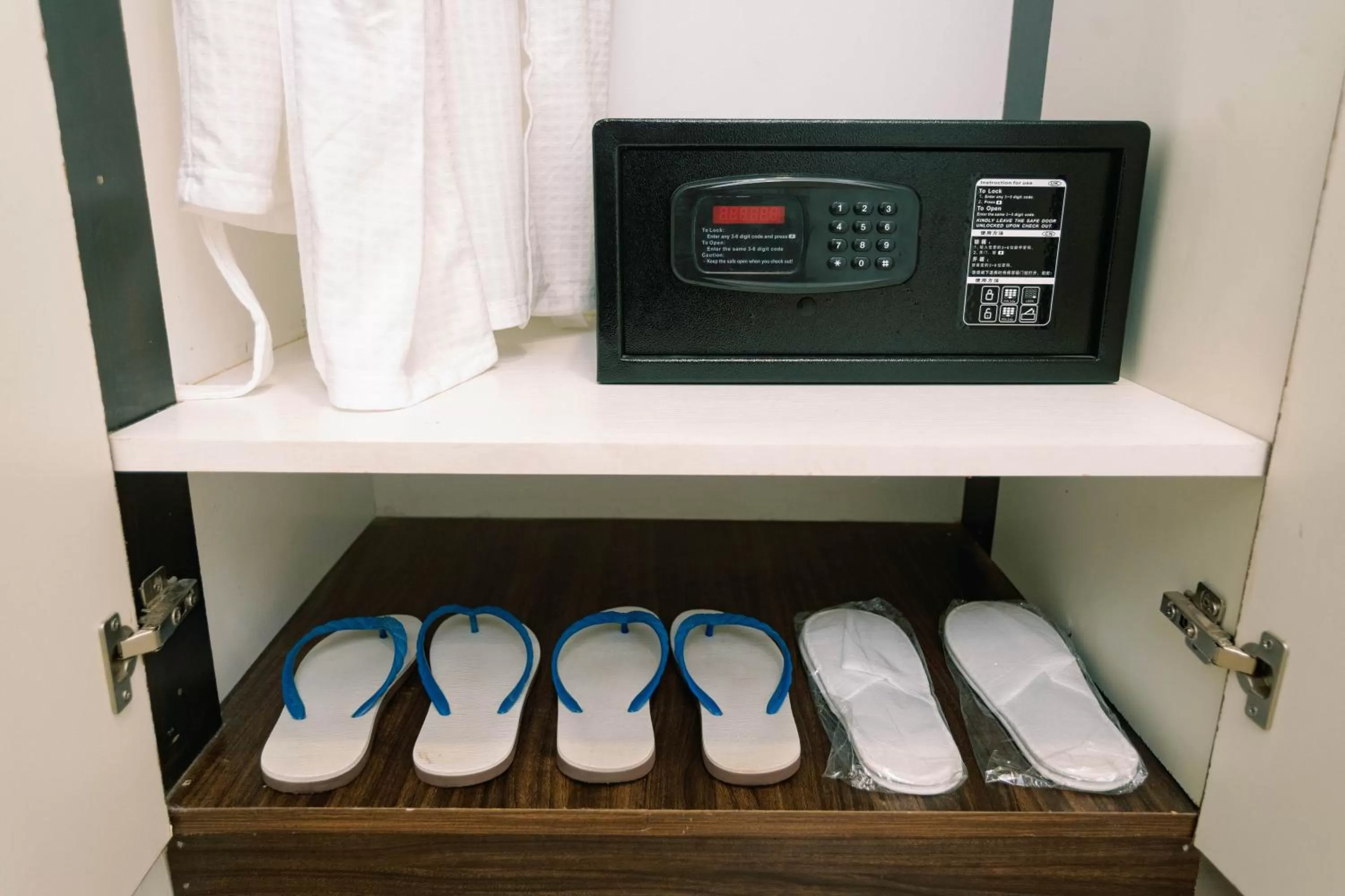 safe in 3 Peaks Resort & Boutique Hotel