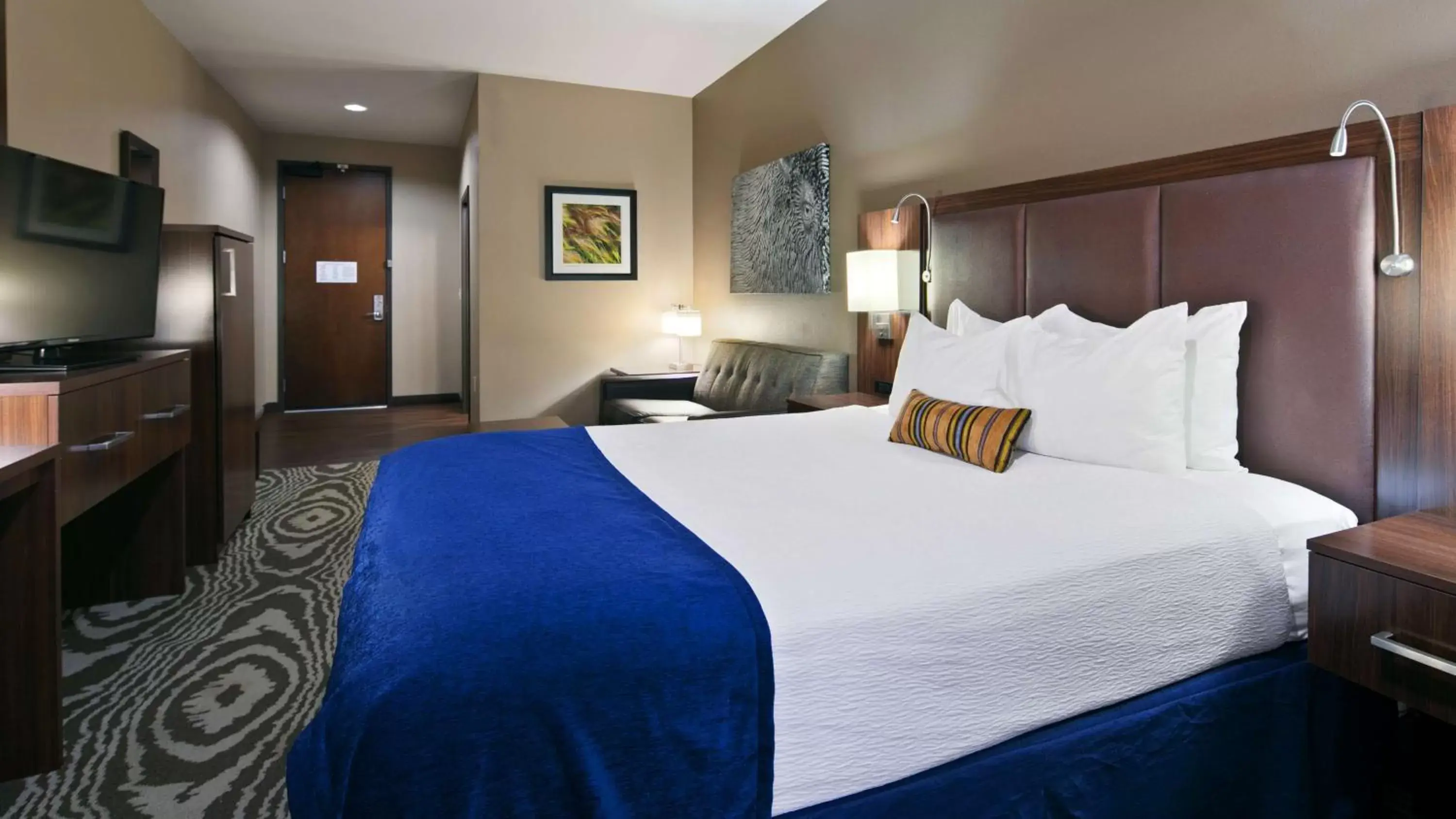 Photo of the whole room, Bed in Best Western Plus Williston Hotel & Suites