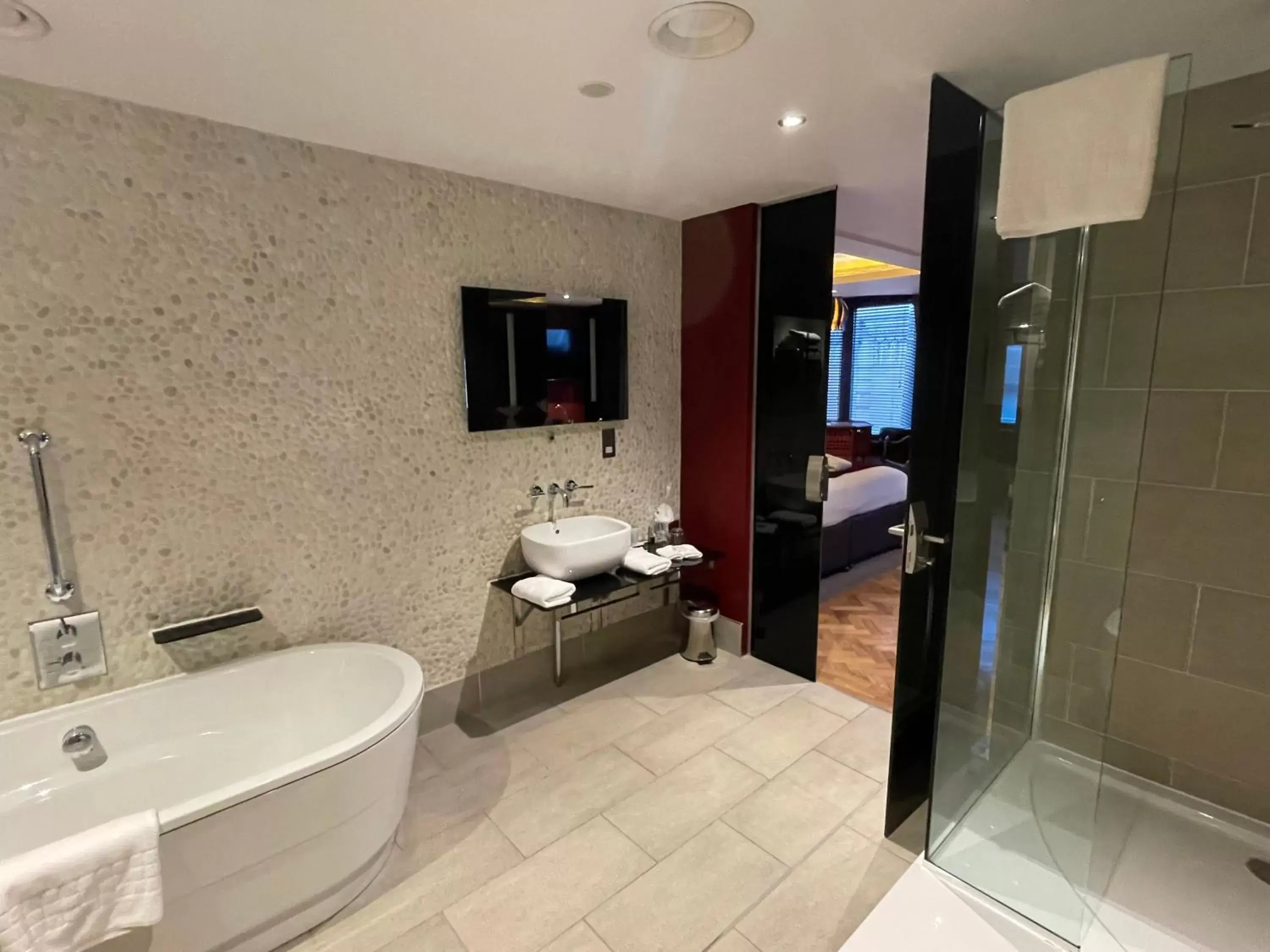 Bathroom in Le Monde Hotel