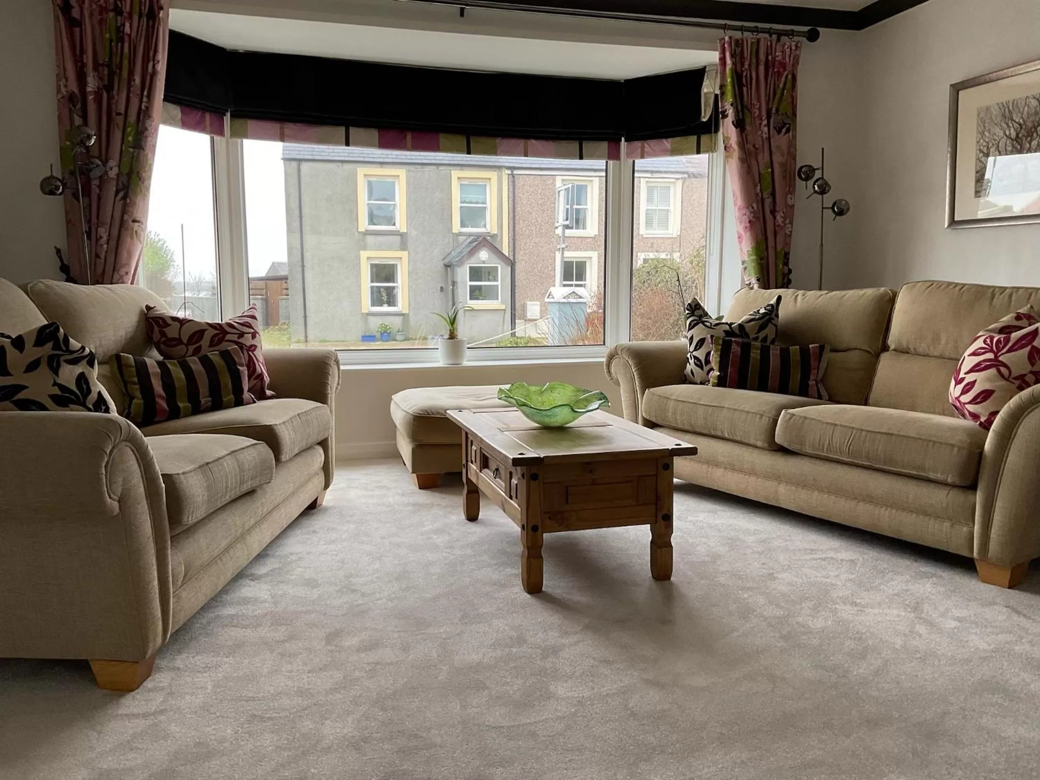 Living room in Ramsey House - Luxury Licensed B&B - Parking and Guest Lounge