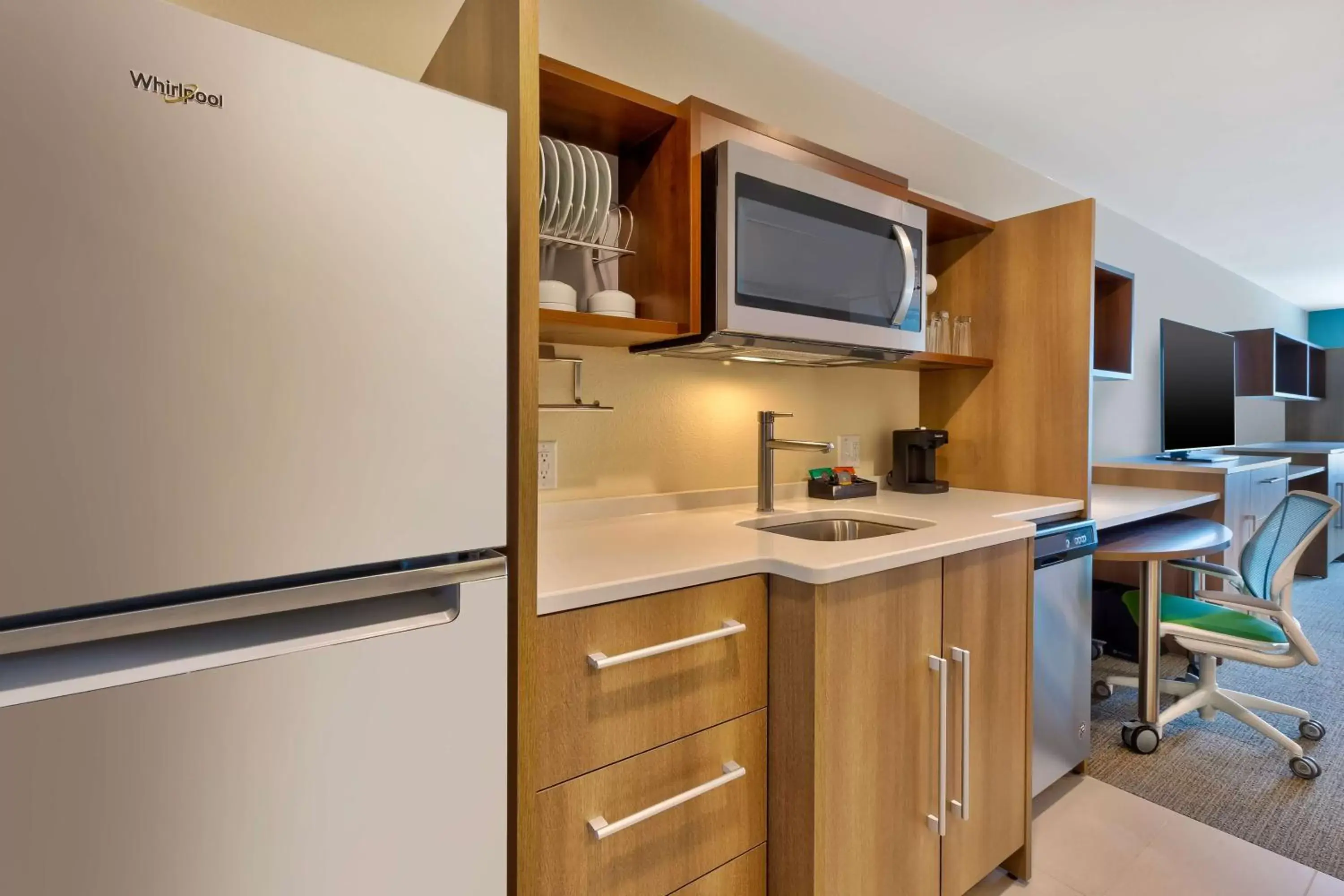 Kitchen or kitchenette, Kitchen/Kitchenette in Home2 Suites By Hilton Saginaw, Mi