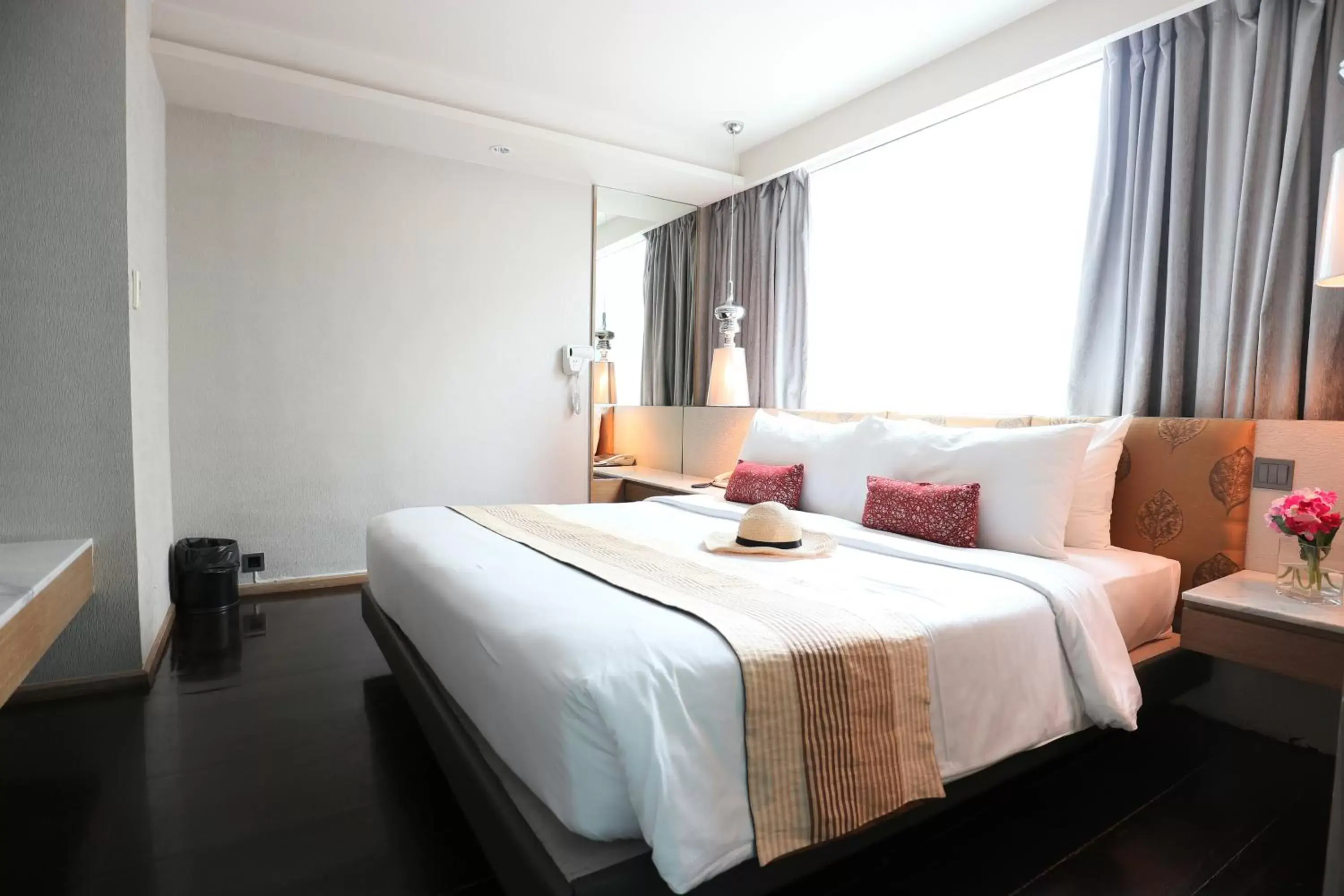 Bedroom, Bed in Citrus Sukhumvit 13 Nana Bangkok by Compass Hospitality