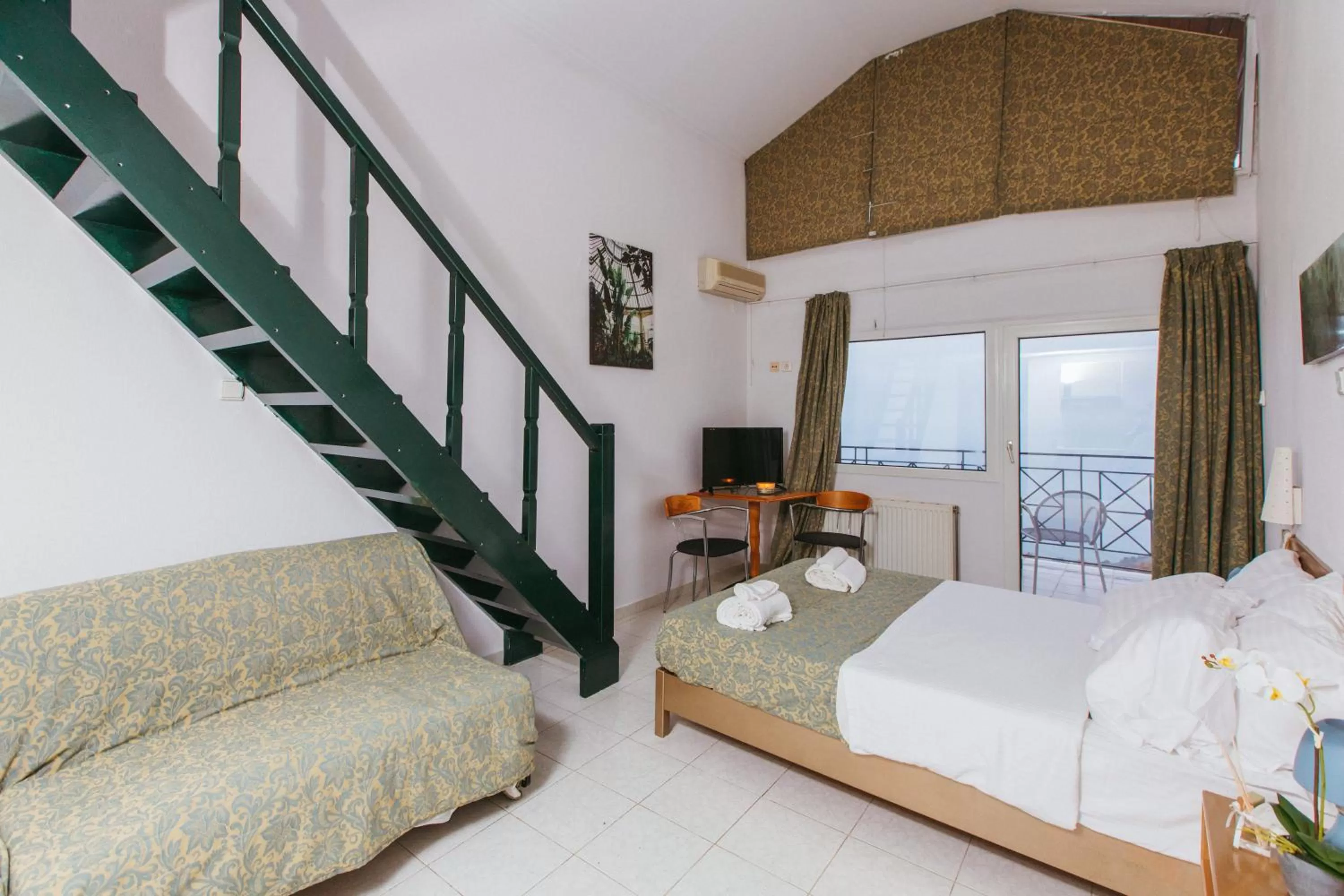 fireplace in Hotel Christina - Happy Days