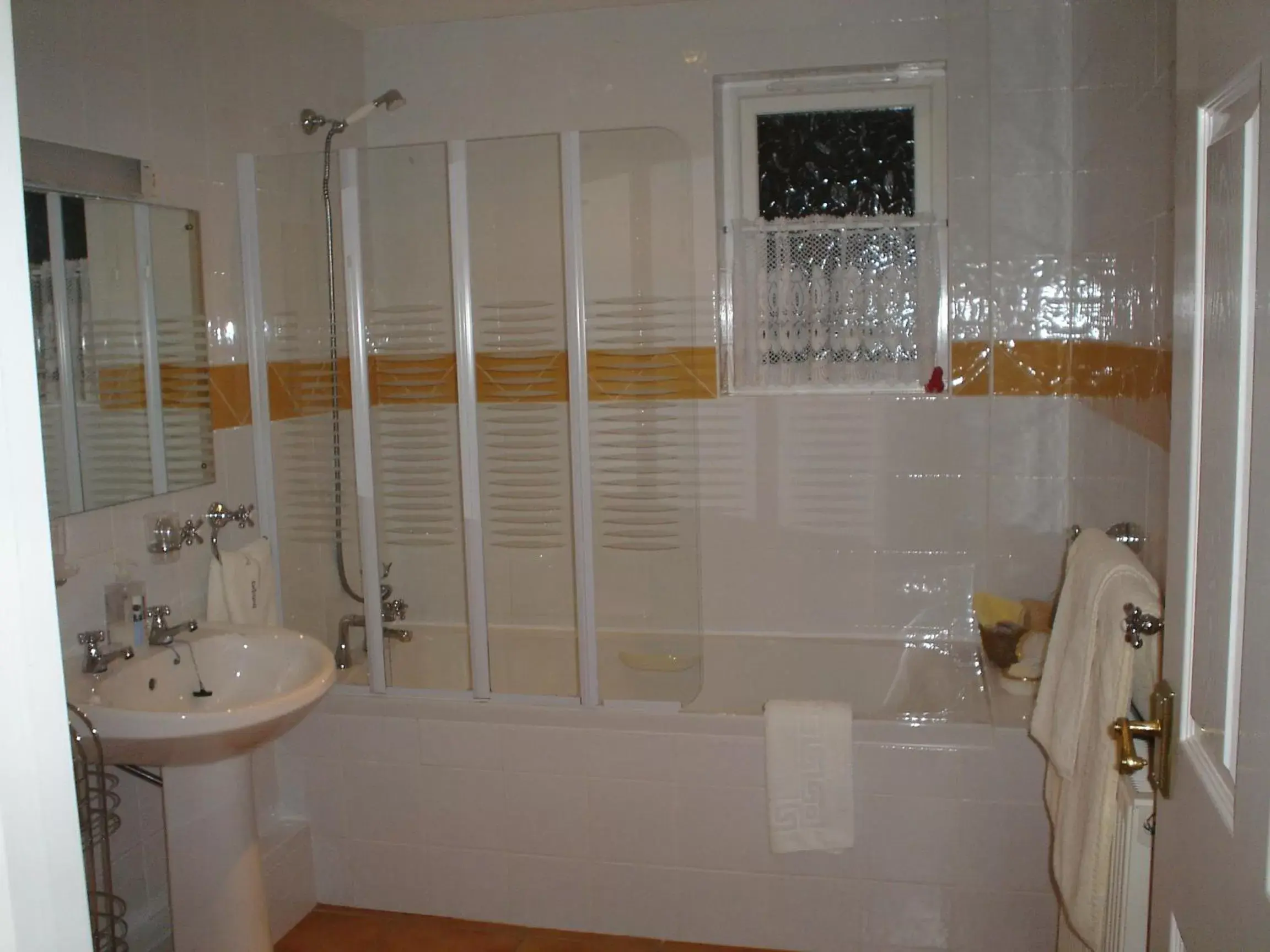 Bathroom in Rosedene Guest House
