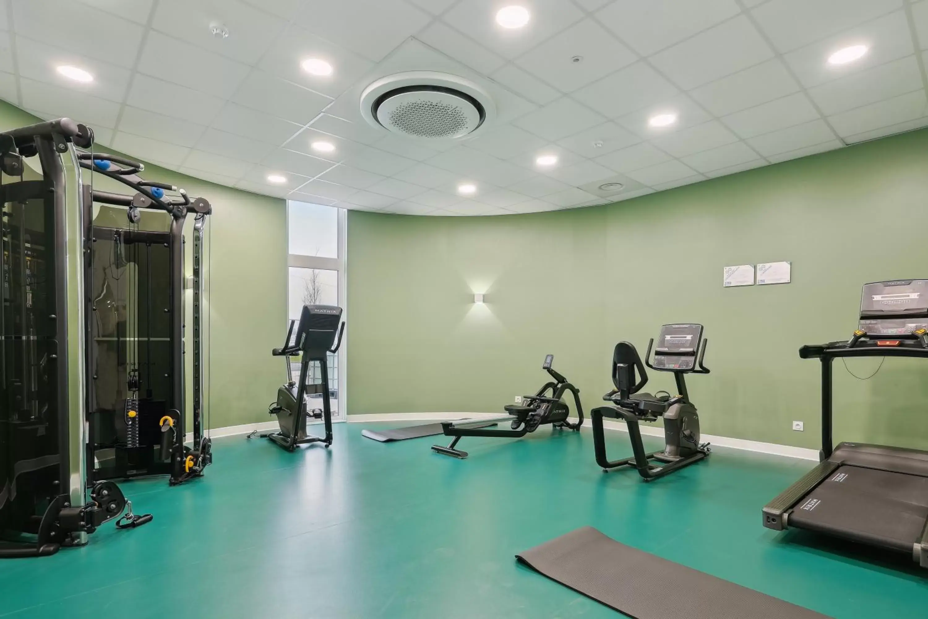 Fitness Center/Facilities in All Suites Noisy Le Grand