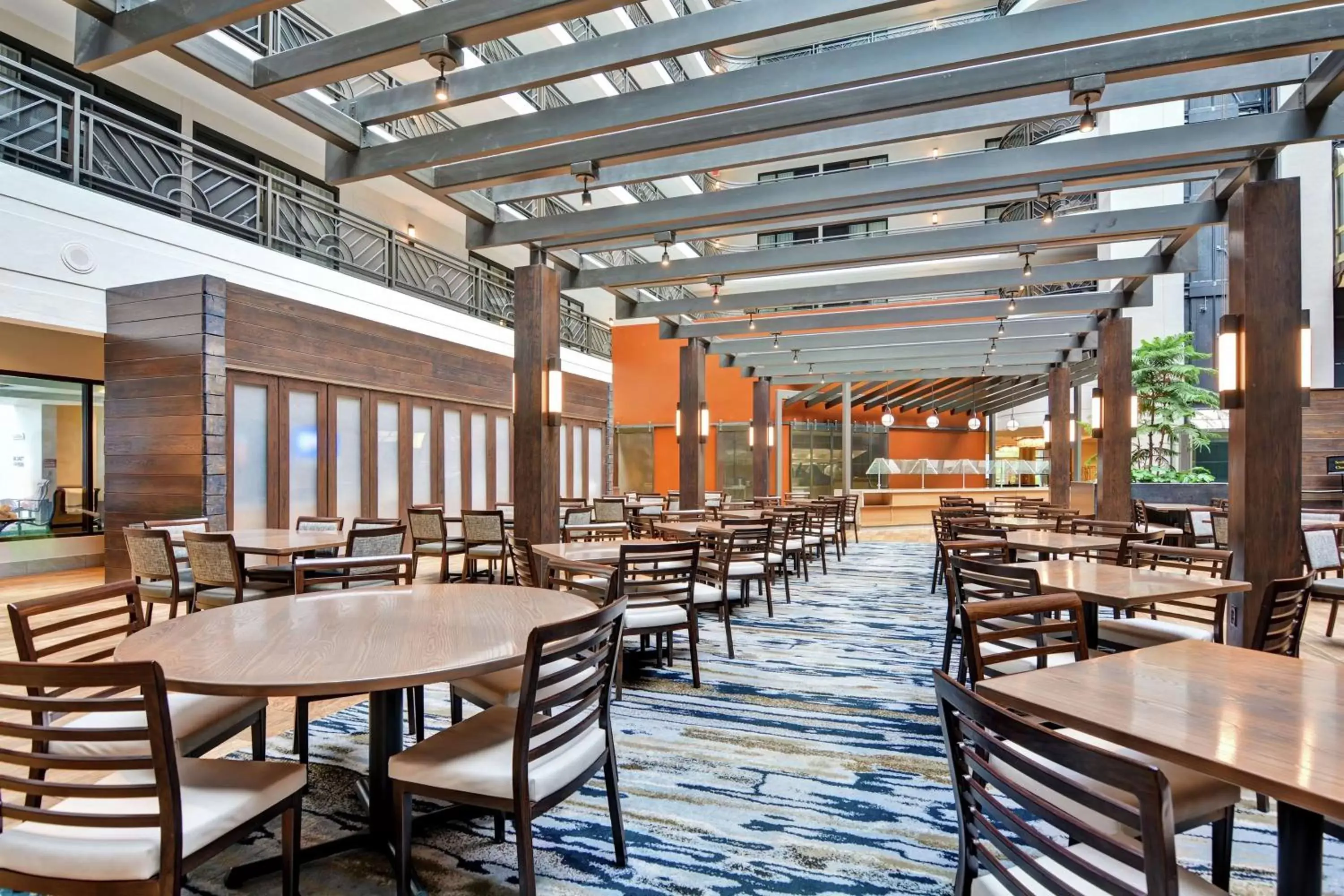 Breakfast, Restaurant/Places to Eat in Embassy Suites by Hilton Minneapolis Airport