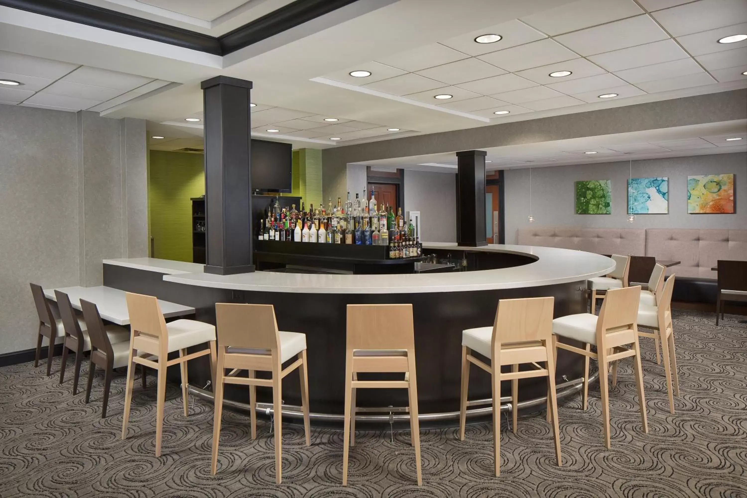 Restaurant/places to eat, Lounge/Bar in Holiday Inn Grand Rapids-Airport, an IHG Hotel