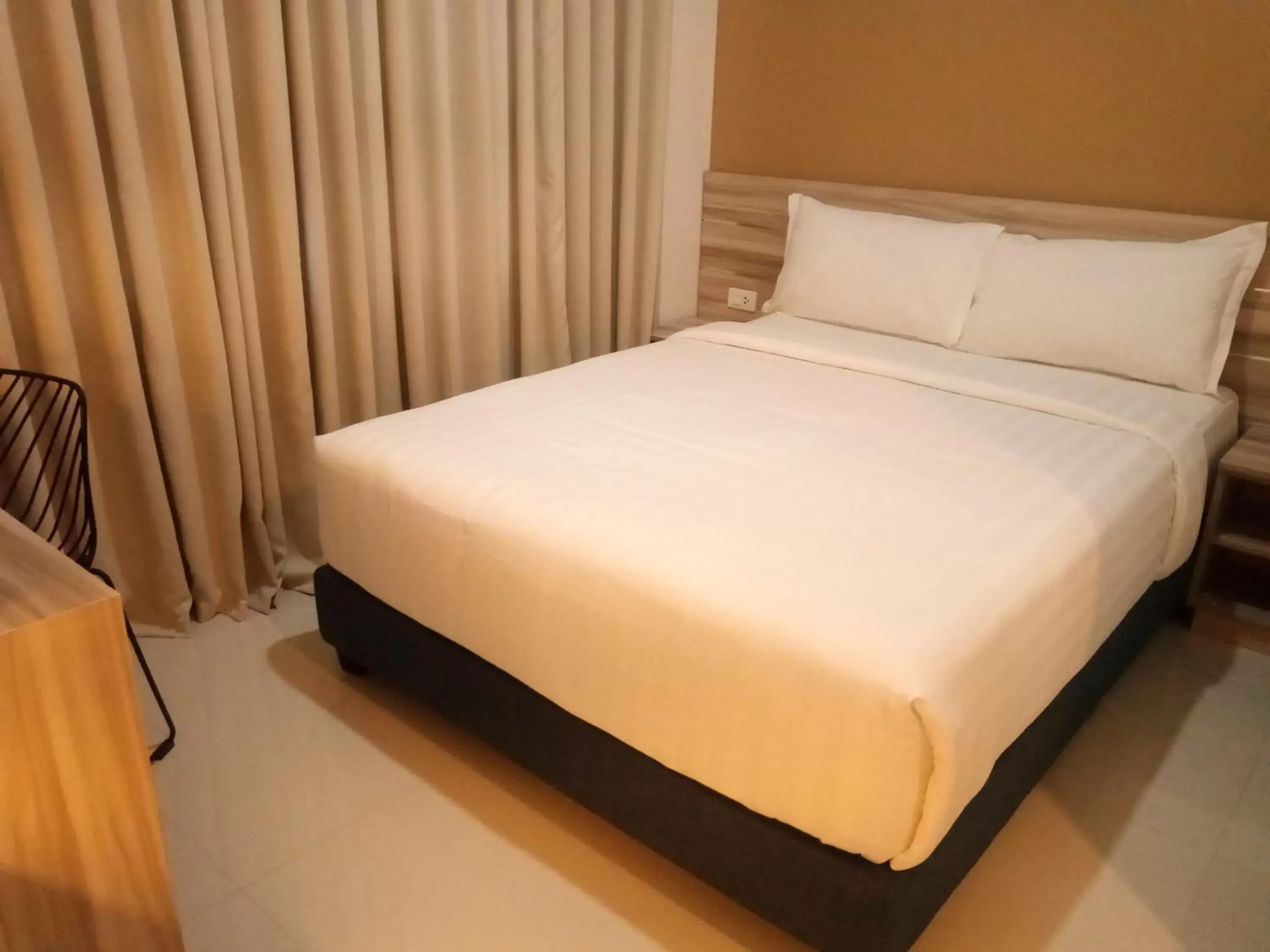 Bed in Figtree Hotel