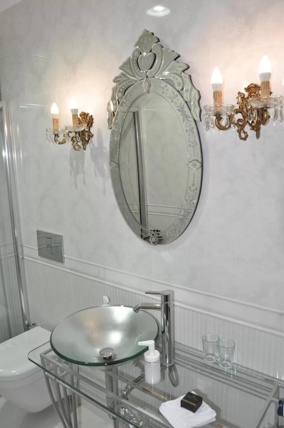 Bathroom in Villa Pera Suite Hotel