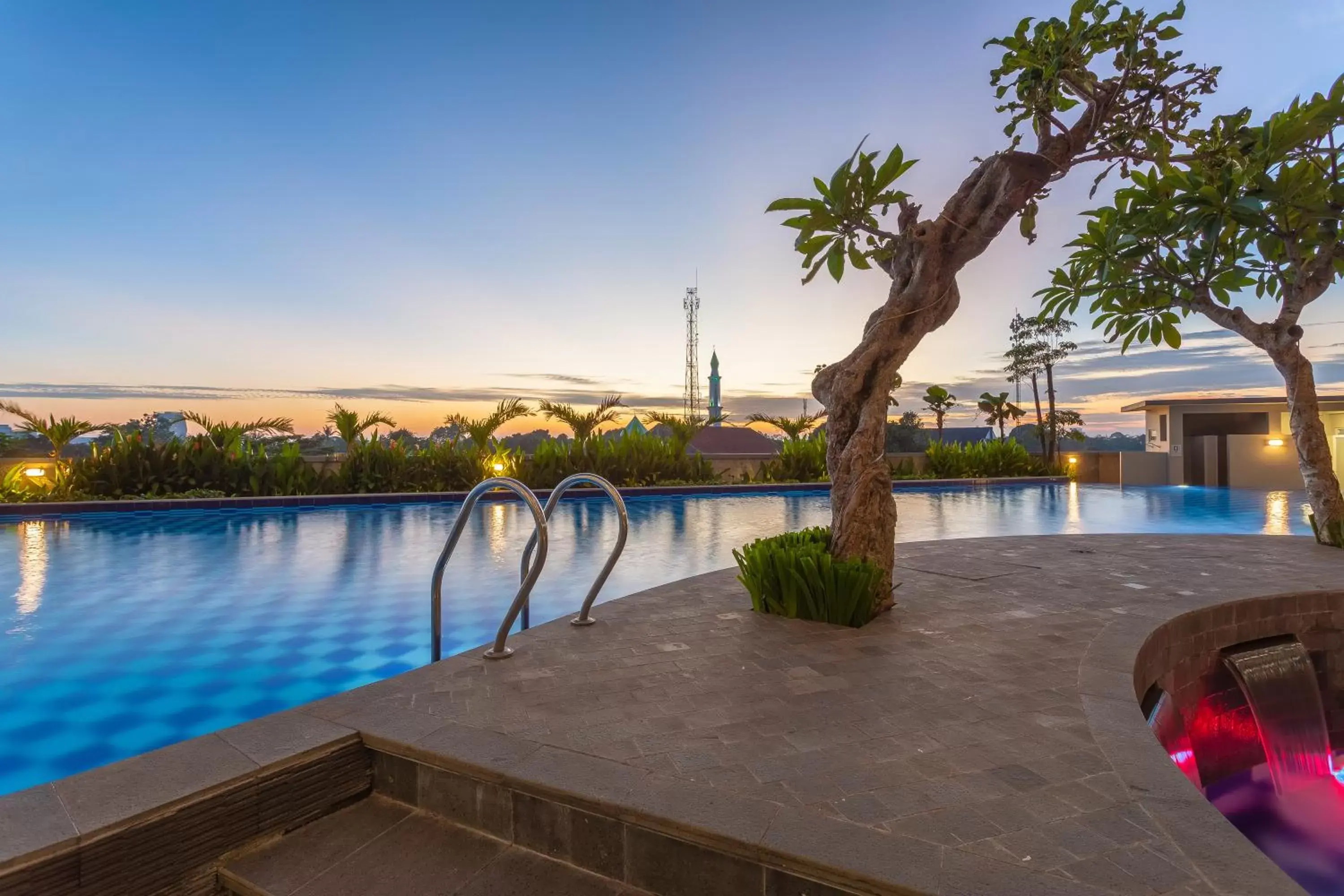 Swimming pool in Sahid Serpong Swimming pool in Sahid Serpong