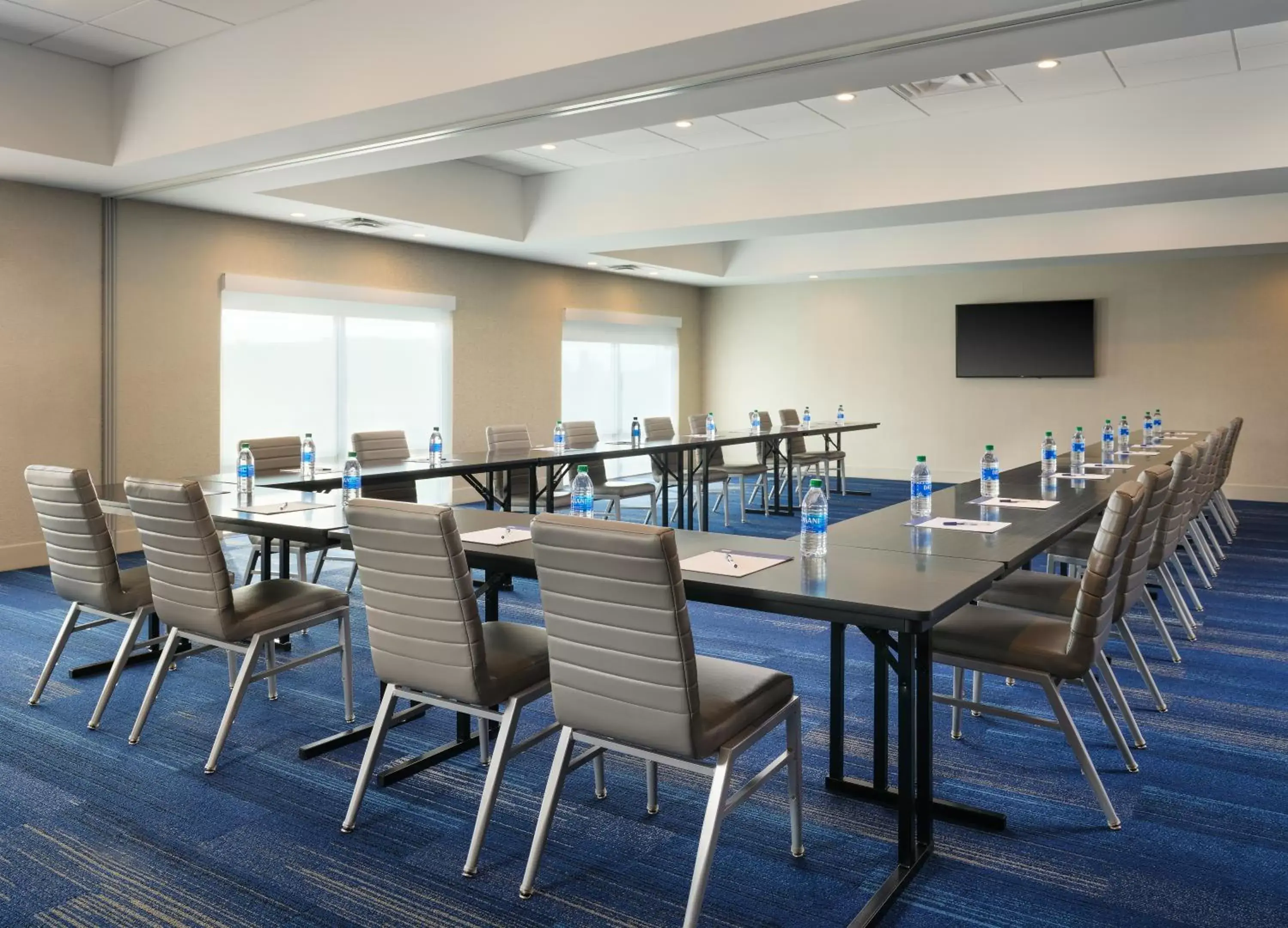 Meeting/conference room in Holiday Inn Express & Suites - Lockport, an IHG Hotel