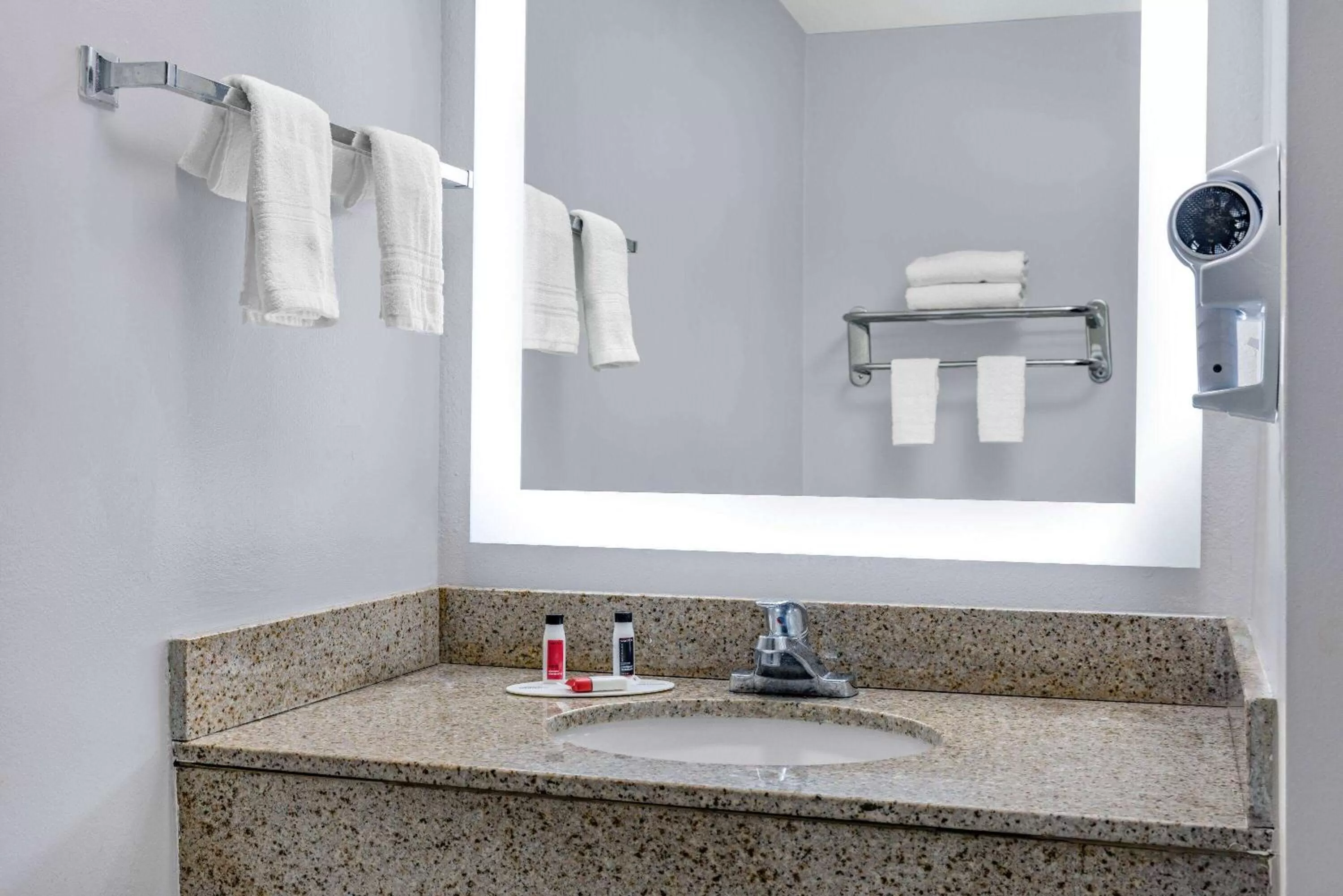 Bathroom in Days Inn & Suites by Wyndham Savannah Midtown