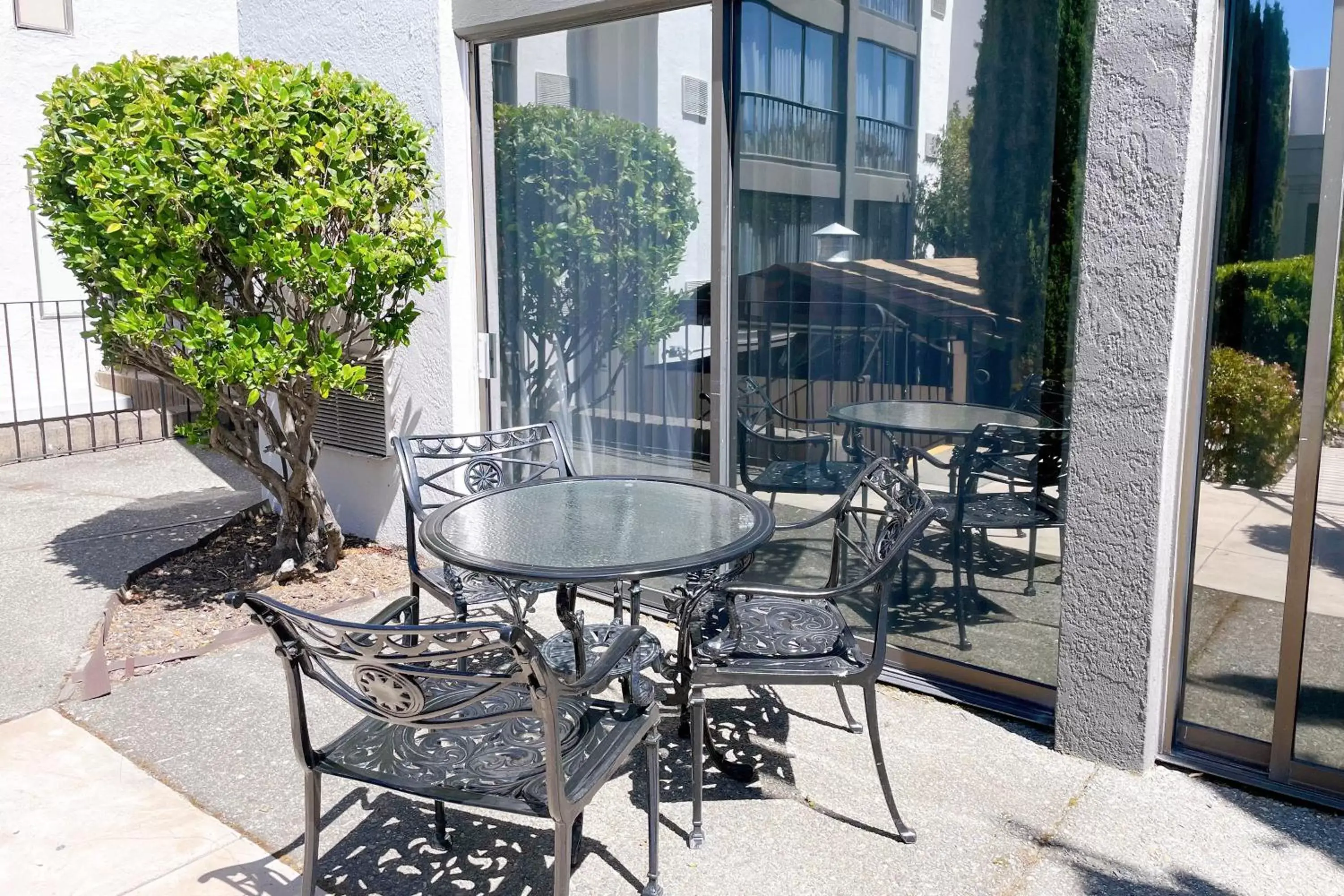 Photo of the whole room, Balcony/Terrace in Four Points by Sheraton San Rafael Marin County